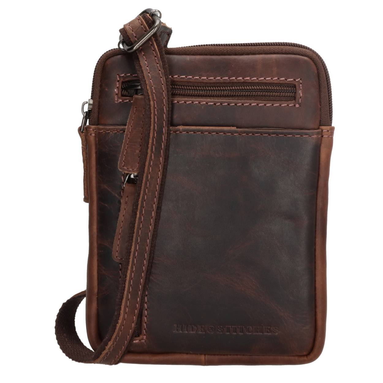 Een goede schoudertas zou iedereen moeten hebben. Deze van de Japura collectie van Hide & Stitches is daar één van. De schoudertas zorgt ervoor dat jij je handen vrij houdt. De tas heeft twee voorvakken, een hoofdvak en een achtervak. Je neemt gemakkelijk je telefoon, geld en wat pasjes met je mee. Met de verstelbare schouderband draag je de tas op jouw ideale hoogte. Heb jij deze handige schoudertas al in huis? 

De eigenschappen van deze schoudertas zijn: 

Hoofdvak met ritssluiting
Voorvakken en een achtervak
Verstelbare schouderband 