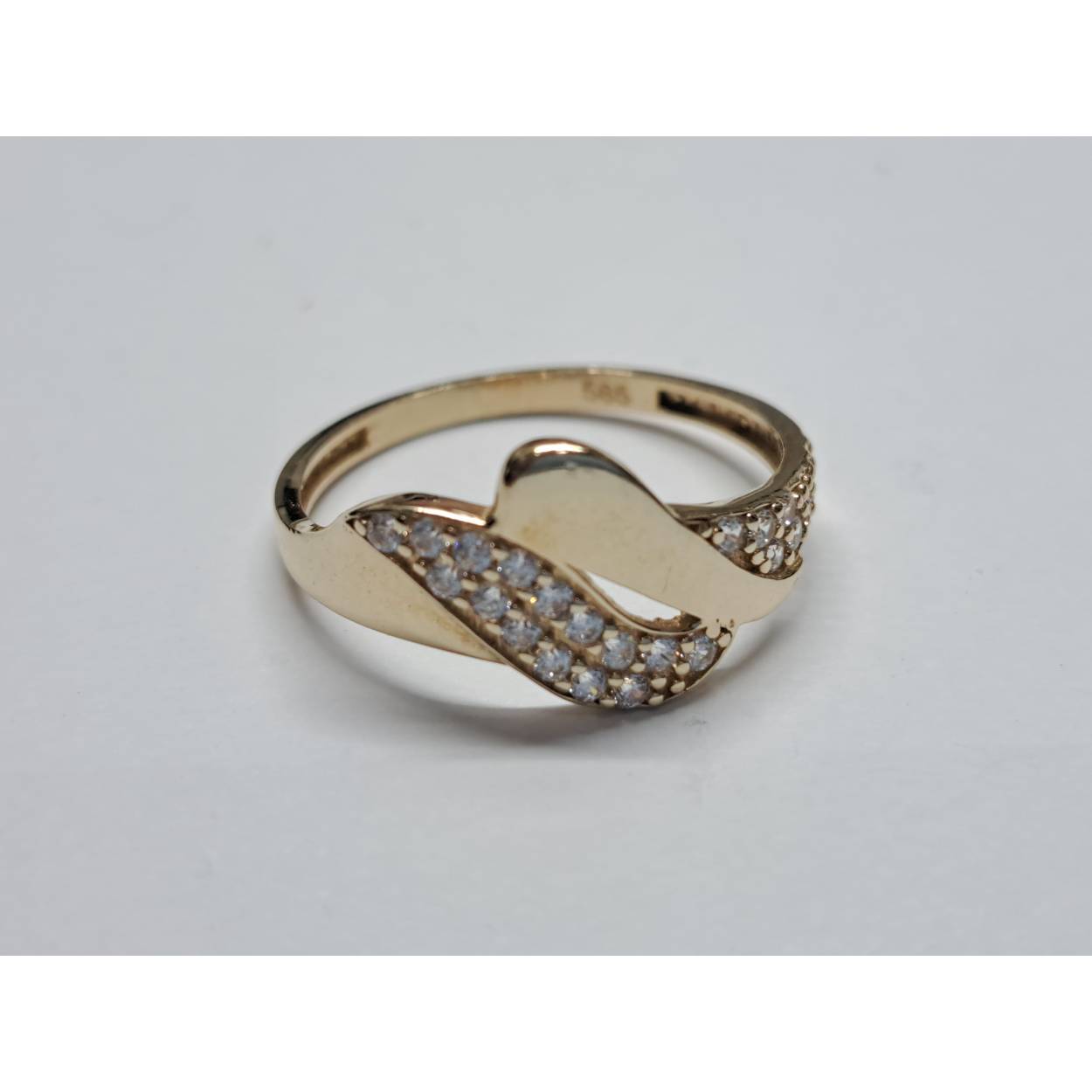 14 Karaat geel gouden ring bezet met briljant geslepen zirkonia
