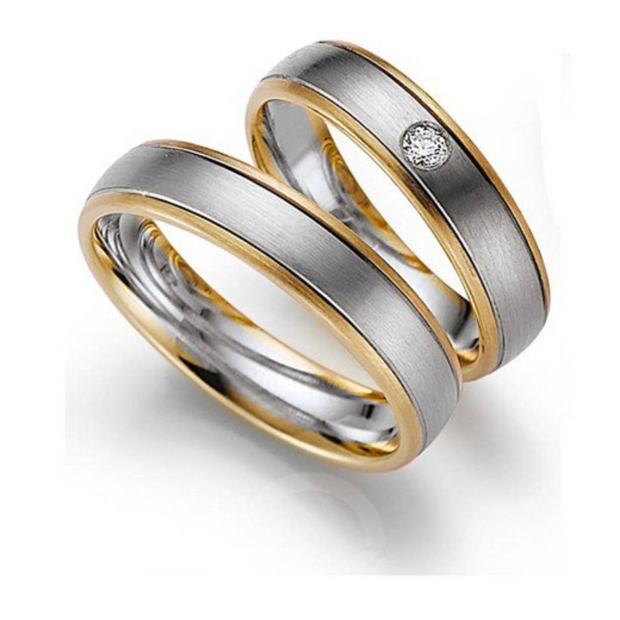 585 bicolor trouwringen  g/w/g/ mat 5mm breed. De damesring is gezet met 0.05ct briljant