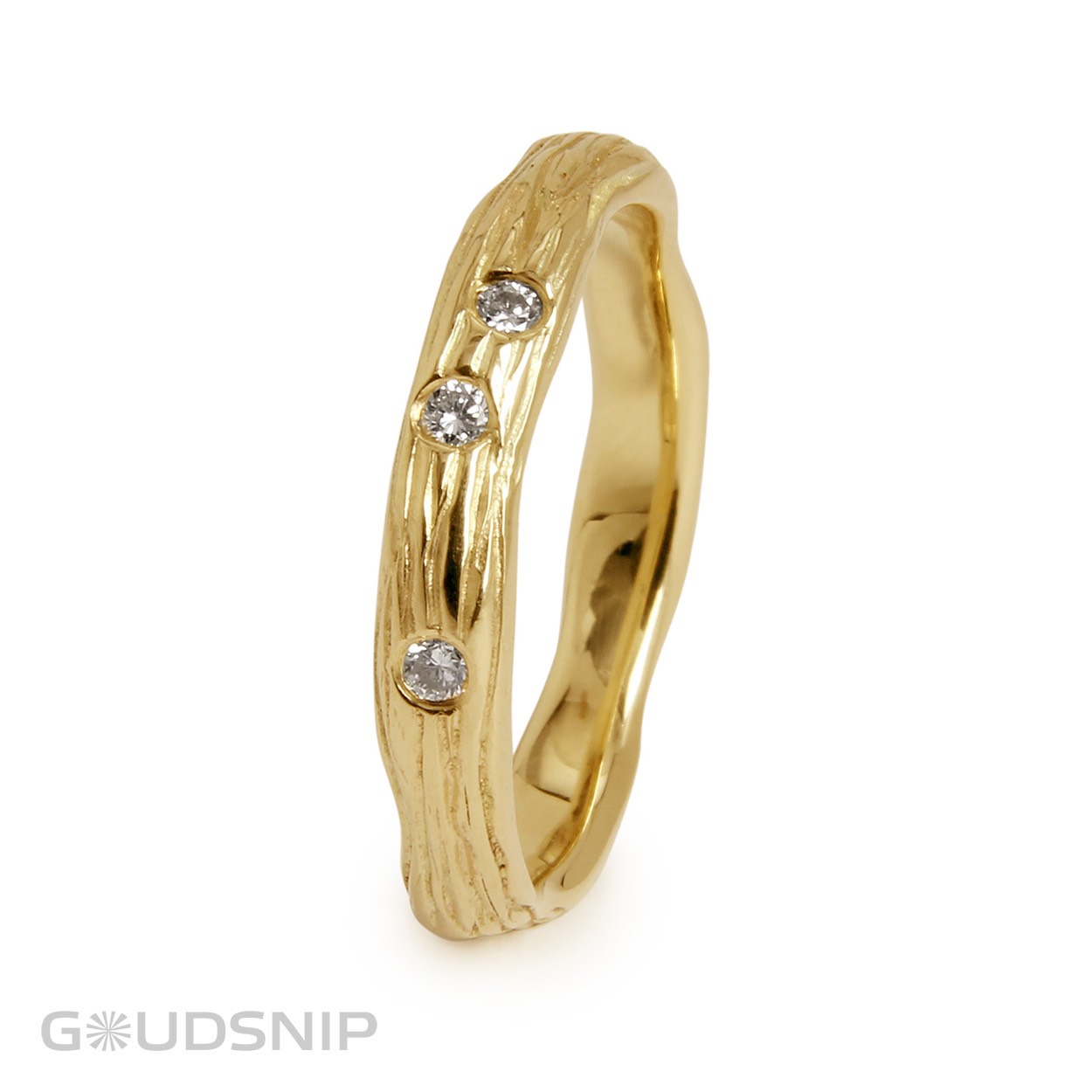 Handmade gouden ring met diamant. Nature inspired. Handgemaakt in ons atelier. Deze ring kunt u ook laten maken met een andere edelsteen. 