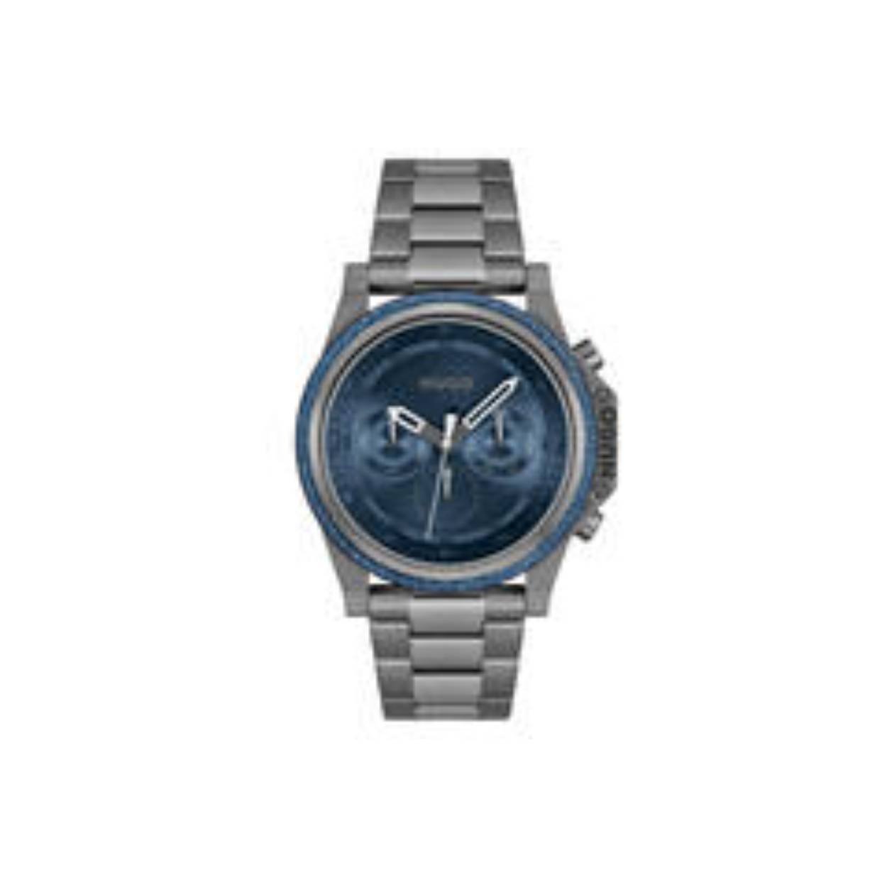 HUGO HU1530350 #BRAVE 46mm
Dit HUGO horloge uit de BRAVE serie met artikelnr. HU1530350 is ontworpen voor de man met durf en die volledig zichzelf is in zijn eigen unieke stijl. Het herenhorloge kenmerkt zich door zijn grijze stalen ronde horlogekast met een denim gekartelde bezel en weggewerkte kroon. Het ontwerp valt op door zijn nette zakelijke uitstaling, kijk mij nou eens. Opvallend zijn de witte wijzers op de blauwe wijzerplaat. Het herenhorloge heeft een dag,- datum,- en 24-uursaanduiding. Aan de kast zit een grijze stalen schakelband met een vouwsluiting. Het nette ogende herenhorloge heeft een mineraalglas, een doorsnee van 46mm en is 5ATM.

HET MERK:
HUGO BOSS is afgestemd op levensstijlen waar het gaat om kwaliteit en precisie. Het wereldwijde fashionlabel is verdeeld in twee merken: BOSS en HUGO. Het merk HUGO presenteert eigentijdse en vooruitstrevende designs volgens de laatste fashion trends waarmee mensen worden gestimuleerd om zichzelf te zijn. Scherp maatwerk en casual horloges gecombineerd met een progressieve attitude. HUGO horloges zijn er voor de urban en ruimdenkende man die de leiding durft te nemen. De enige regel van de HUGO-man als het om stijl gaat: zijn authentieke zelf en niets anders.

Maak kennis met de nieuwe horlogecollectie van HUGO.

SPECIFICATIES:
- Mineraalglas
- Ronde kastvorm, Ø 46mm
- Grijze horlogekast
- Blauwe wijzerplaat
- Grijze schakelband
- 5ATM