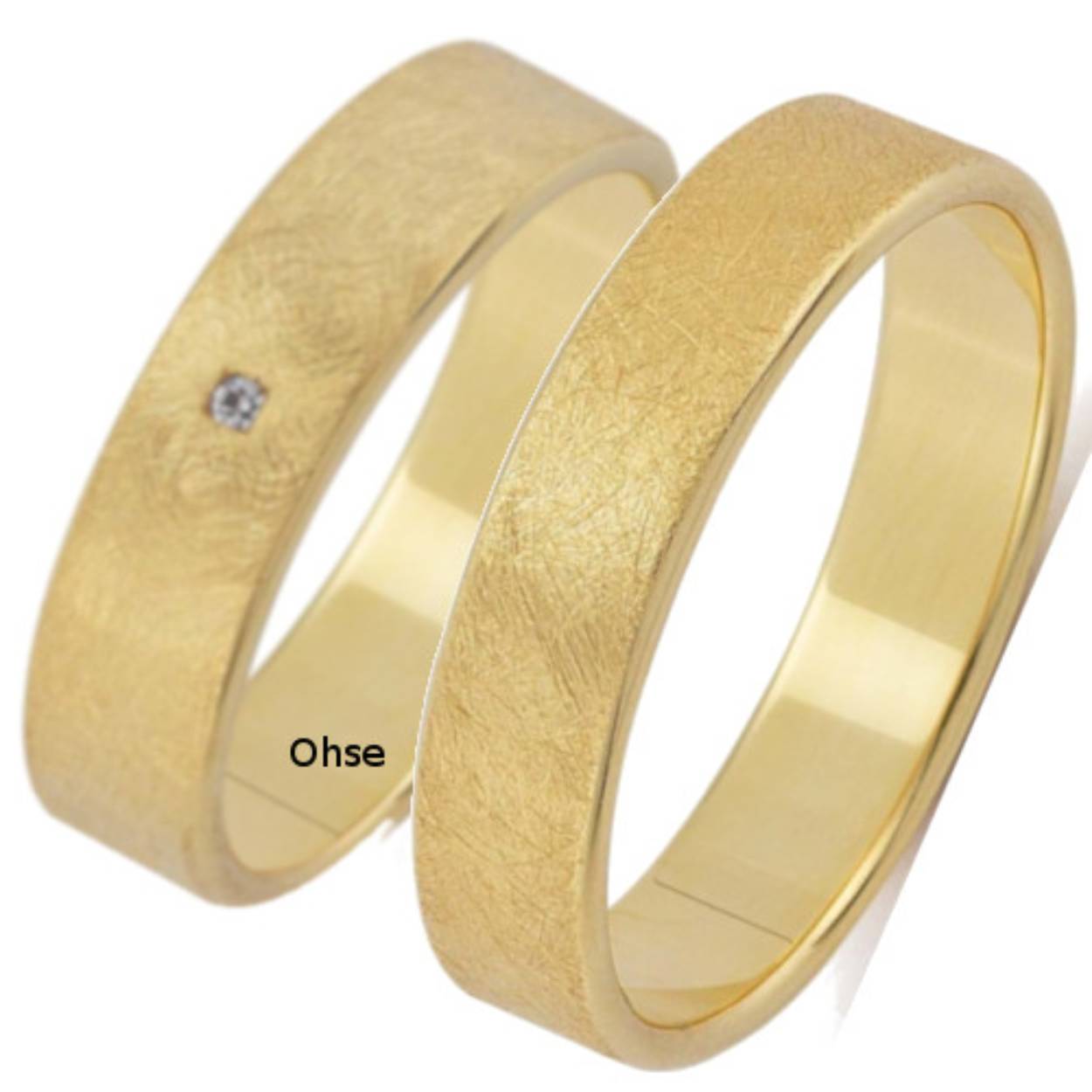 585 geelgouden trouwringen, geborsteld, 5 mm breed. De damesring is gezet met 0.008crt briljant
Prijs is op aanvraag