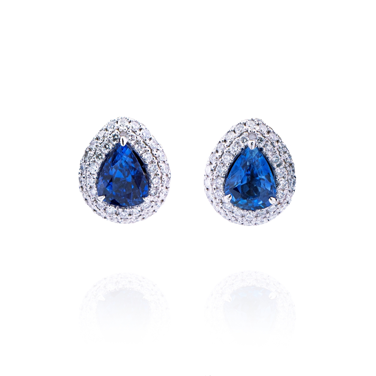 BOUCLES D&rsquo;OREILLES OR BLANC 18K ,DIAMANTS 1,45 GVS2 ET SAPHIRS CEYLAN 2,35 CT