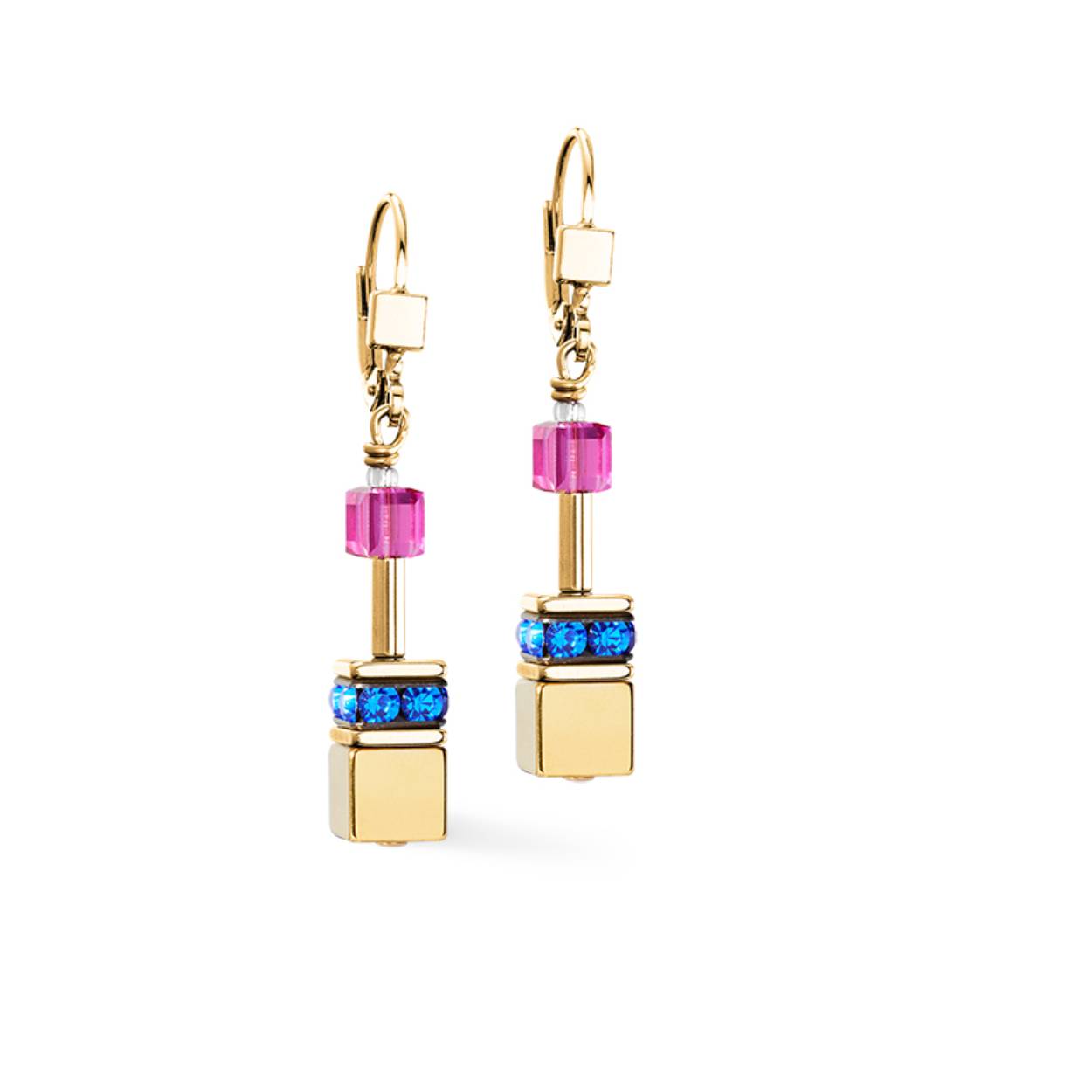 De Coeur de Lion 3015/20-1535 GeoCube oorhangers zijn gemaakt van goudkleurige edelstalen elementen in combinatie met roze swarovski kristallen, blauwe rhinestone rondelles en vergulde hematiet stenen.