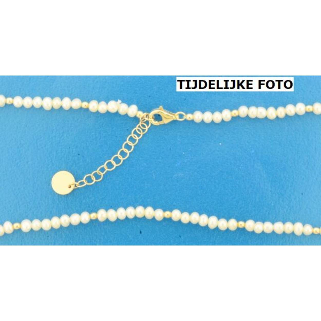 14 Karaat geelgouden collier met zoetwater parels en een karabijnsluiting. Het collier heeft een schakelbreedte van 3.3mm.
Het collier heeft een lengte van 41 cm met een extensie van 4cm. Draag het collier met de bijpassende armband.