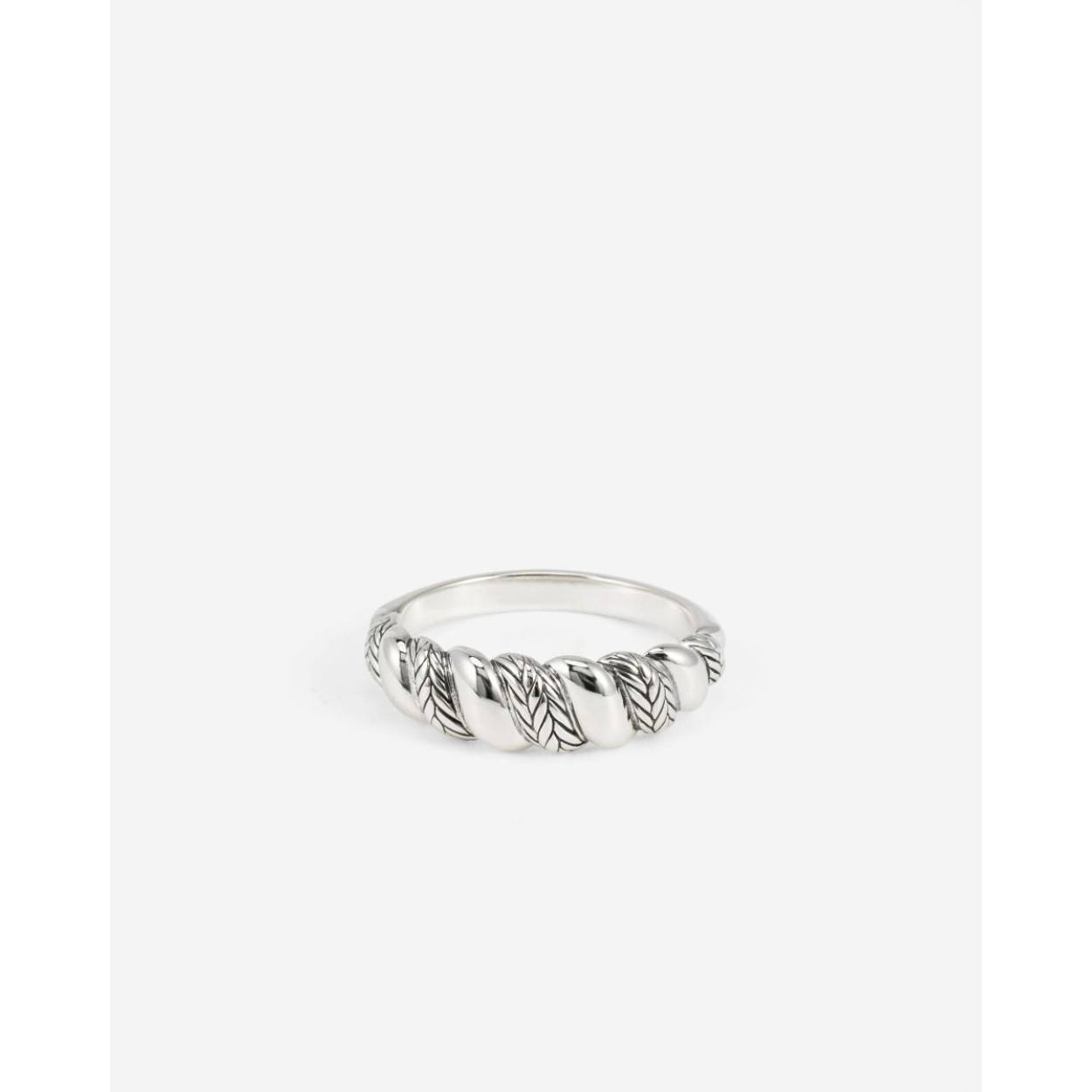 Dit is een ring van het merk Buddha to Buddha.
