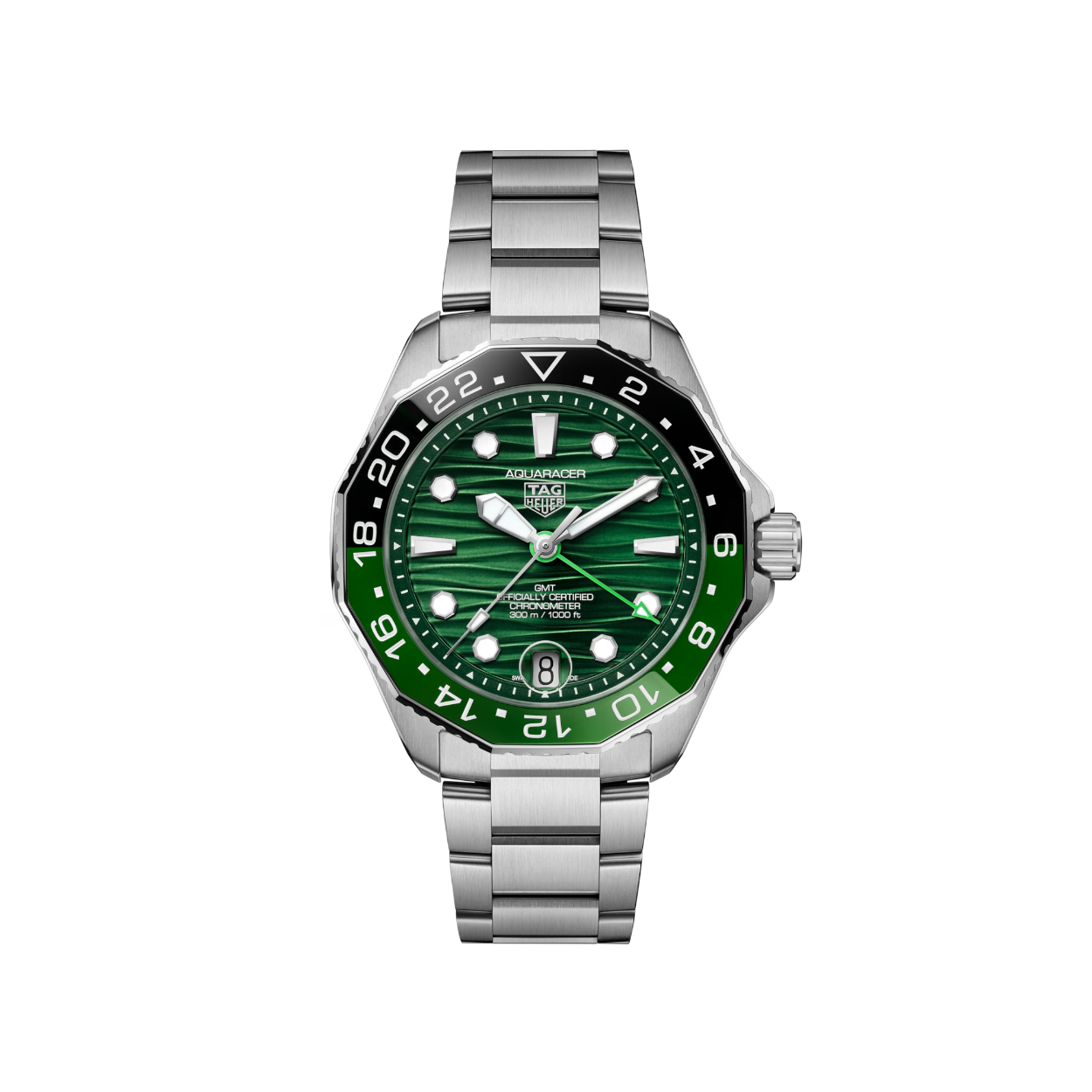 Dit TAG Heuer horloge behoort tot de Aquaracer collectie.
Referentienummer: WBP5115.BA0013

Dit TAG Heuer Aquaracer professional 300 horloge is uitgerust met een automatisch Calibre TH31-03 uurwerk met een gangreserve van 80 uur. Dit duurzame horloge van 42 mm is gemaakt van ultrarobuust staal en keramiek.

Het uurwerk is voorzien van een opvallende lichtgroene GMT-wijzer, die elke 24 uur één volledige rotatie maakt, volgens de 24-uursschaal op de bidirectionele lunette. Hierdoor kunt u eenvoudig een tweede tijdzone rechtstreeks op uw pols volgen. Het ontwerp van de ring is opgesplitst in twee kleuren om onderscheid te maken tussen dag en nacht: de ene helft is opvallend zwart, passend bij de ring en staat voor de nachtelijke uren van 18.00 uur tot 06.00 uur, terwijl de andere helft levendig groen is en de uren overdag vertegenwoordigt van 06.00 uur tot 18.00 uur.

De op de oceaan geïnspireerde, diepgroene, sunray geborstelde wijzerplaat toont heldere, met Super-LumiNova® gevulde wijzers en indexen en een opvallende lichtgroene GMT-wijzer.

Uw TAG Heuer is 24 maanden na aankoop beschermd onder fabricagegarantie. Door het horloge te registreren op MyTAGHeuer kunt u deze garantieperiode met nog eens 3 extra jaar verlengen!