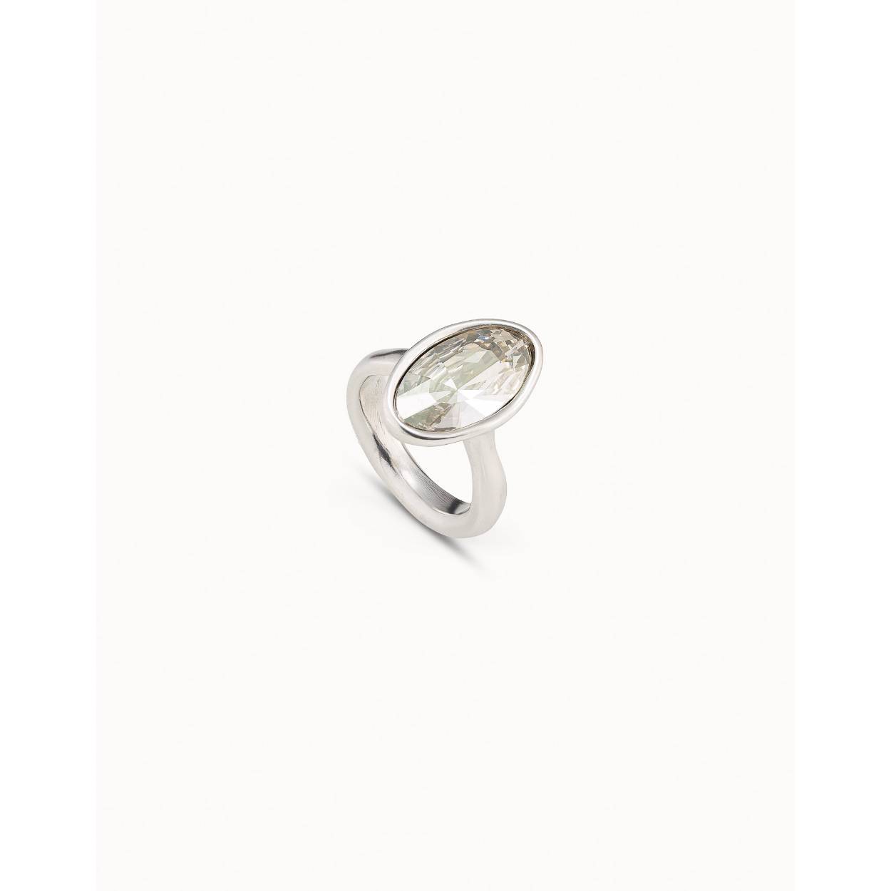 ZILVEREN RING MET OVAAL WIT KRISTAL