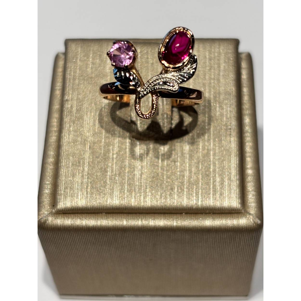 BAGUE OR 14K  BICOLORE, RUBIS 1.55 ET AMETHYSTE