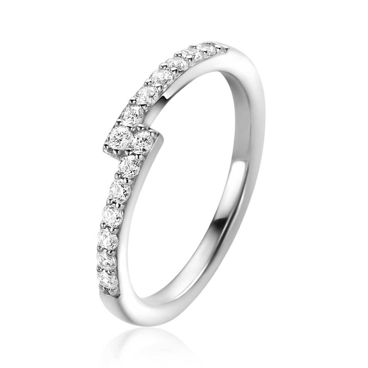 ZINZI zilveren fantasie ring, waarbij twee banen bezet met witte zirconia's naast elkaar lopen. De ring is vervaardigd van eerste gehalte zilver (925) en voorzien van een extra rodiumlaag voor een langdurige glans.