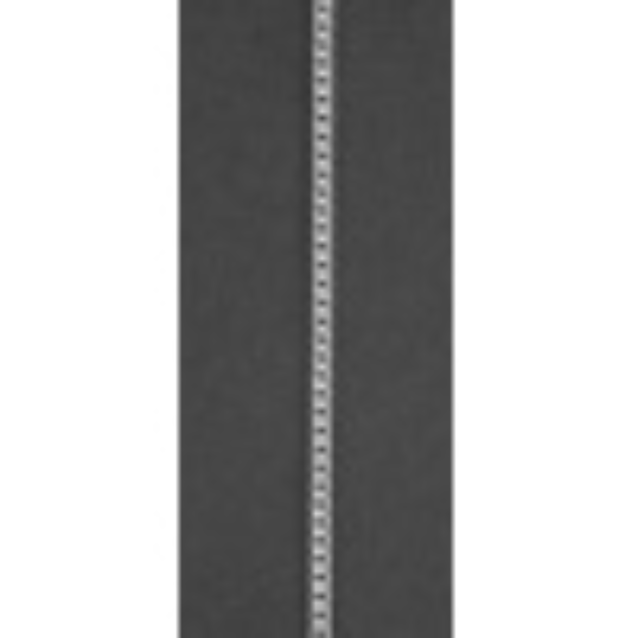 Deze prachtige zilveren ketting, modelnummer 814550, is een schitterend sieraad voor elke gelegenheid. De ketting is gemaakt van hoogwaardig zilver en heeft een zilverkleurige afwerking. Met een lengte van 50 cm is het een elegante keuze. Draag het solo voor een verfijnde look of combineer met andere kettingen voor een trendy laagjesstijl.