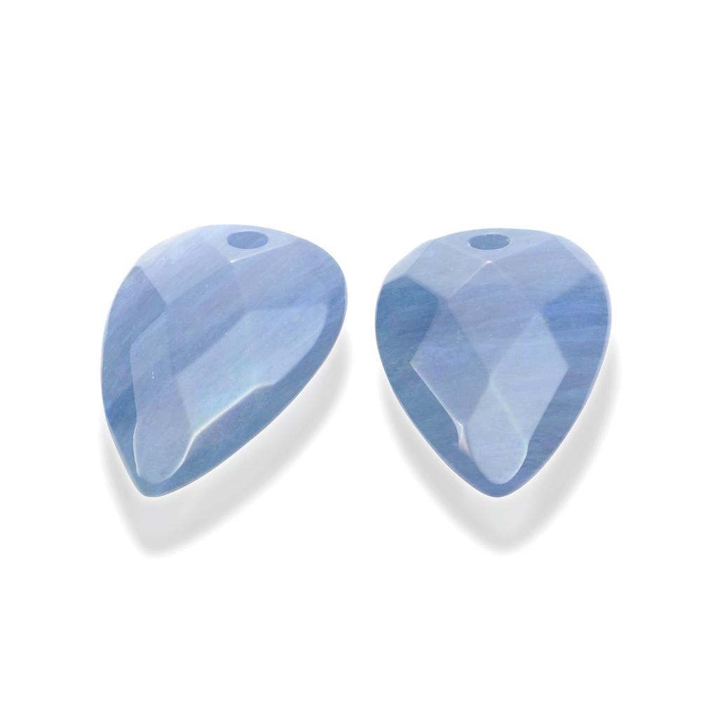 Sparkling Jewels biedt een kleurrijke collectie door het gebruik van de fijnste edelstenen. De gefacetteerde Blue Aventurine Blossom oorstenen zijn perfect om te combineren met verschillende oorbellen.

Gefacetteerde Blauwe Aventurijn edelstenen
Lengte 33mm x Breedte 21mm
