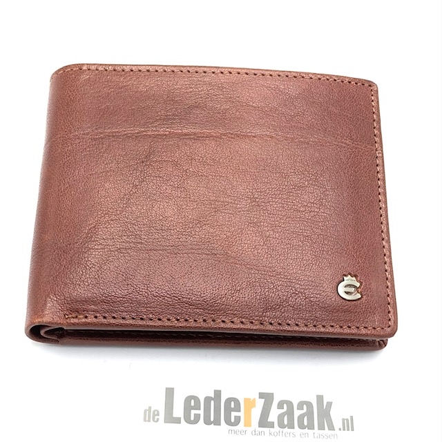 Prachtige bruin/cognac lederen billfold van Esquire. Deze portemonnee heeft ruimte voor 6 (bank)passen (waarvan 3 met cardsafe), is voorzien van twee papiergeld vakken en natuurlijk een muntgeld vak mét winkelwagen munt.

9 x 11 x 1 cm

Cognac billfold van stevig stuk leder gemaakt. 
- 6 bankkaarten 
- muntgeld vak voorzien van winkelwagen muntje 
- 2 steekvakken 
- 2 papiergeld vakken 

Afmetingen: Hoogte 9 cm x 11 cm breed x 1cm diep