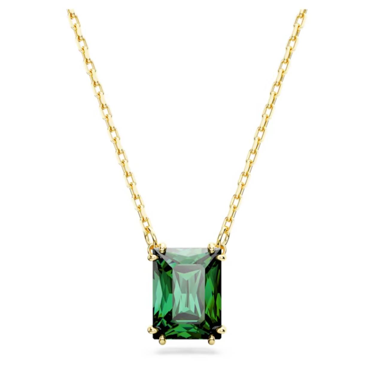 De bijzondere elegantie van de Matrix-lijn komt perfect tot zijn recht in deze prachtige hanger. Een Swarovski Zirkonia in een energieke smaragdgroene kleur is bevestigd in een verfijnde dubbele klauwzetting. De hanger bevat een lange ketting met een goudkleurige toplaag en een karabijnsluiting. Draag dit sieraad met facetten dat het licht breekt om uw innerlijke kracht te laten zien.

Collectie:  Matrix
Kleur:  Groen
Lengte (minimum - maximum): 38 - 45 cm
Formaat motief: 1 x 0.8 cm
Materiaal:  Goudkleurige toplaag, Zirkonia
Type sluiting:  Karabijn