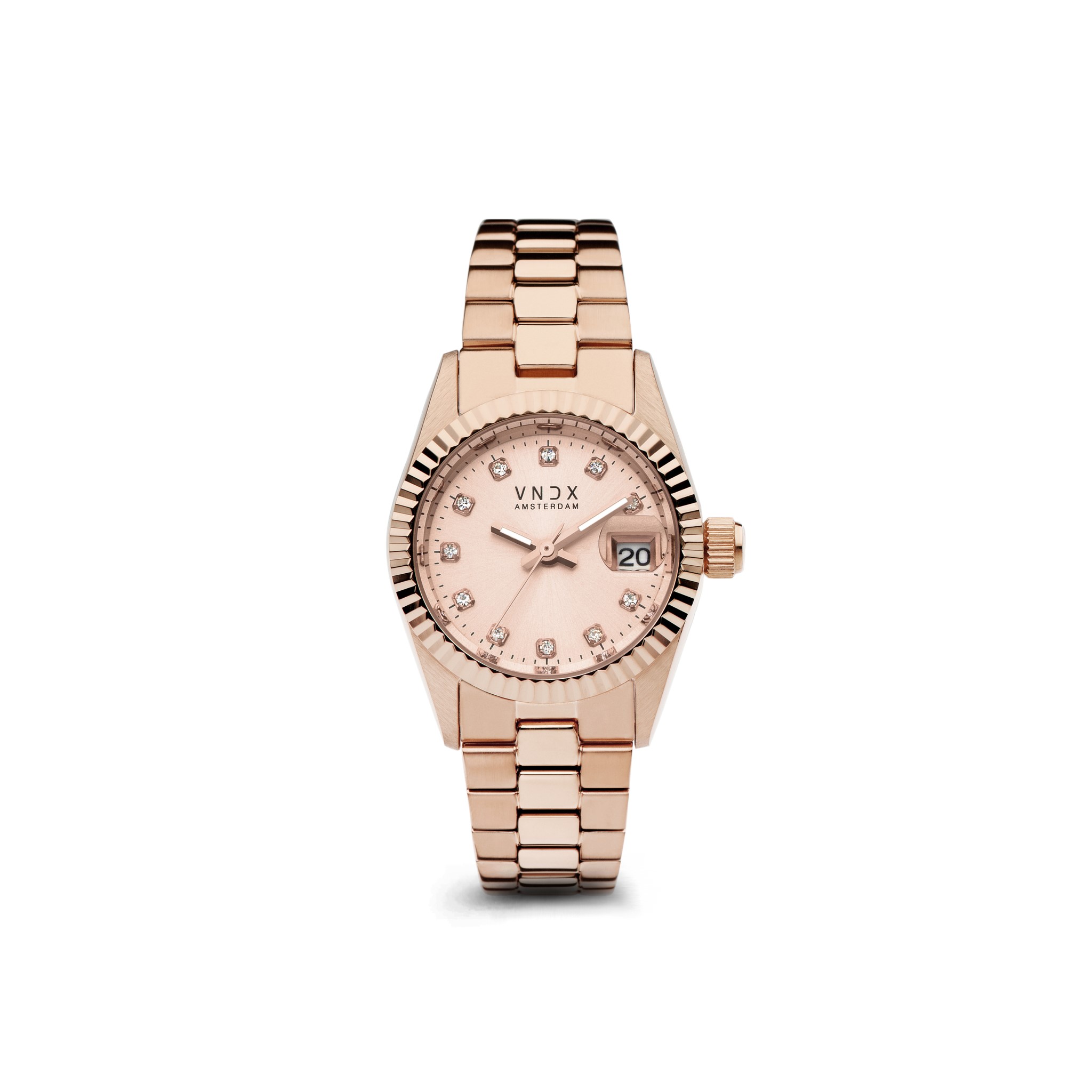 De Dare Devil XS Rosé, het meest gedetailleerde horloge van VNDX Amsterdam. Haar subtiele kast van 26 mm maakt haar een perfect accessoire om te combineren met je favoriete sieraden. Haar elegante rosé-gouden schakelband zorgt ervoor dat je Dare Devil eenvoudig op maat te maken is. 

De schitterende wijzerplaat sprankelt net als jij, de index van Swarovski steentjes laat je zien hoe GROOT, klein kan zijn! Naast de sprankelende Swarovski steentjes is de Dare Devil voorzien van een datumaanduiding, zo ben je nooit te laat voor een feestje, afspraak of deadline.

Ben jij graag actief in de nachtelijke uurtjes? Zelfs dan is de Dare Devil het perfecte horloge. Ze is voorzien van lichtgevende wijzers, dit zorgt voor een “Glow in the dark” effect. Zo zorgt je Dare Devil ervoor dat jij Never too late bent!

Wees jezelf, Creer je eigen stijl en kies je eigen pad! Just be a Dare Devil, It’s Never Too Late!