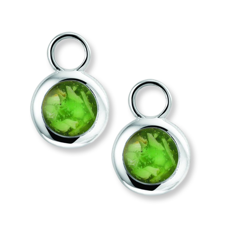 Zilveren oorbedels. Deze wordt zichtbaar aan de voorkant gevuld met as die wordt vermengd met onze speciale hars in de gewenste kleur. U kunt combinaties maken van de diverse oorringen en oorbedels. Lengte: 17 mm (inclusief hangoog).
Ook verkrijgbaar in geel-, wit- of roségoud (meerprijs)

Zie ook onze informatie onder het kopje "sieraden" en dan doorklikken naar "gedenksieraden".