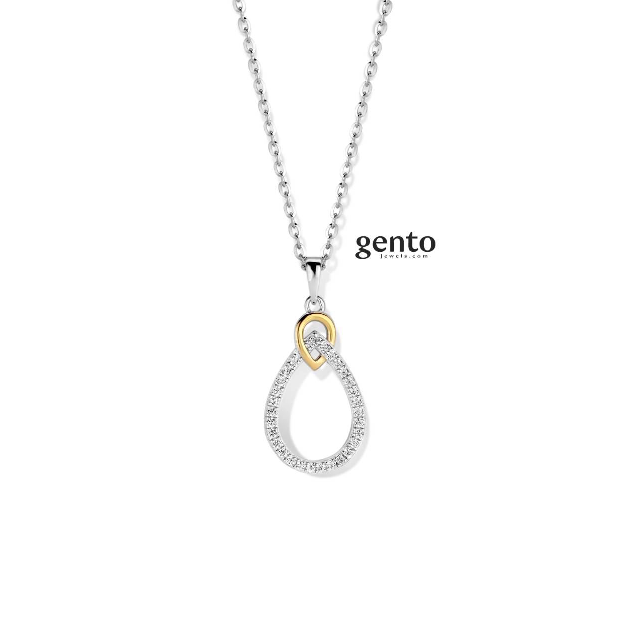 Zilveren ketting (43 cm) met bicolor (goud/zilverkleurige) hanger
De hanger bevat zirkonium steentjes en is 2,5 cm lang.