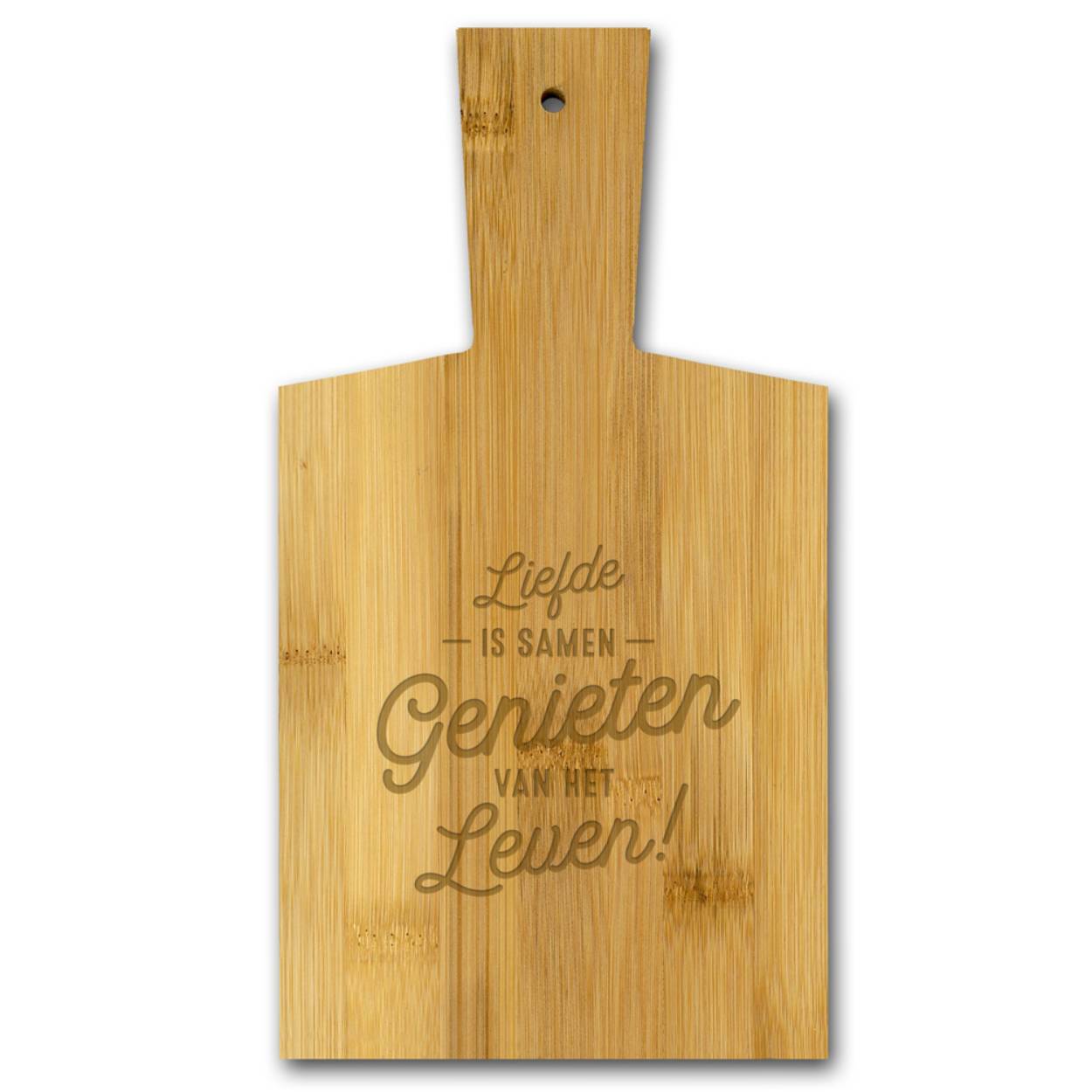 Borrelplank
Er zijn natuurlijk tal van gelegenheden te verzinnen om te gezellig borrelen: thuis met familie en vrienden, op het werk met de leukste collega’s of tijdens een verjaardagsfeestje. Even lekker met elkaar bijkletsen onder het genot van een hapje en een drankje. En die hapjes… die kan men nu presenteren op een wel heel origineel en persoonlijk borrelplankje.