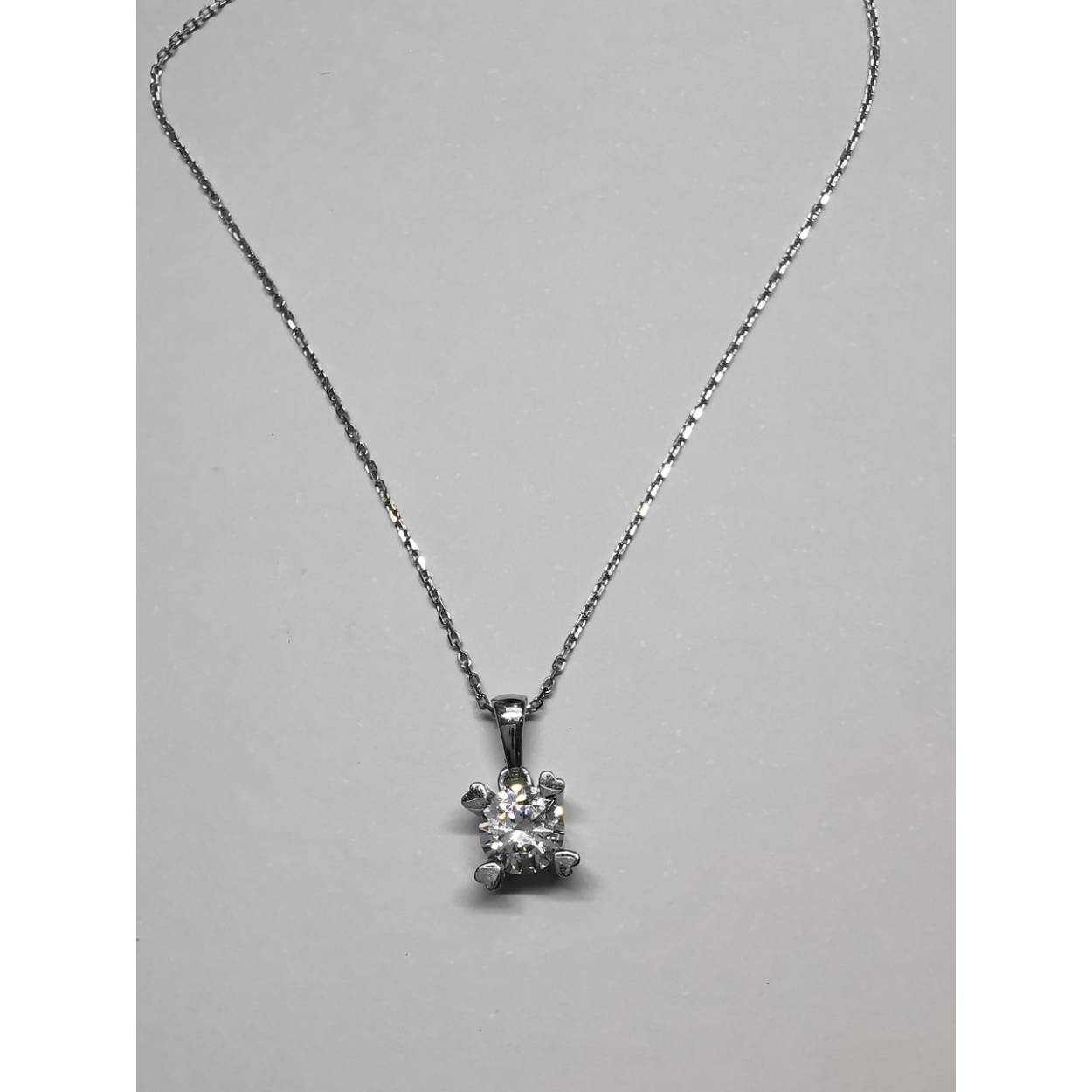 14 Karaat wit gouden collier met zirkonia. 
Los te kopen maar ook mogelijk als set met oorstekers. 