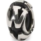 Dit is een kraal van Trollbeads met de naam: W Stopper. Deze kraal is gemaakt van sterling zilver.