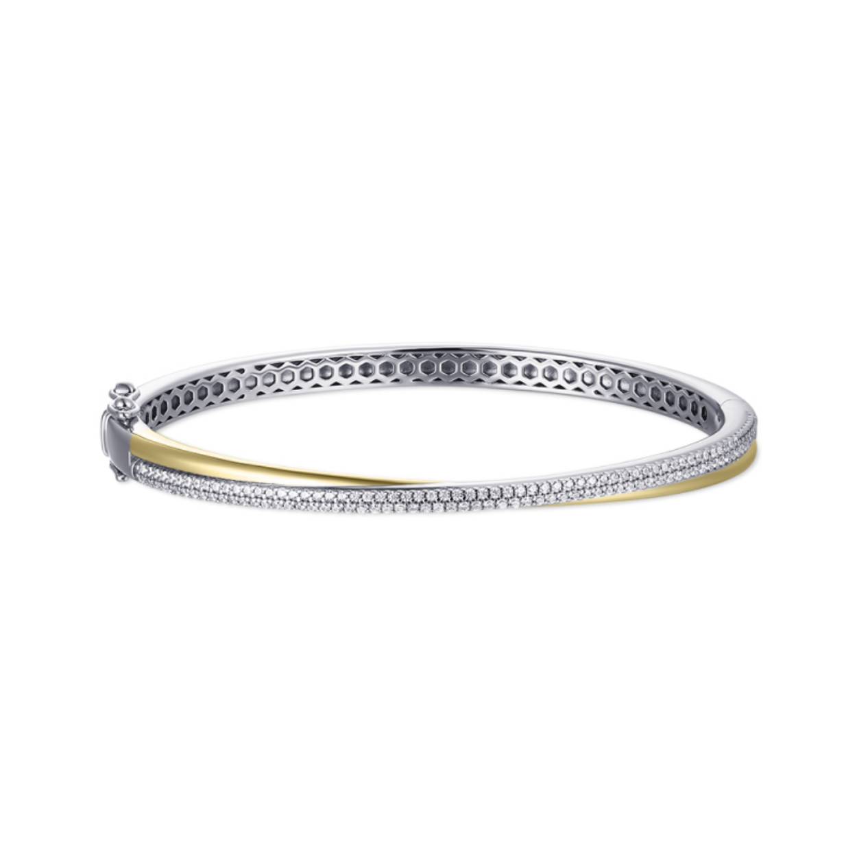 Zilveren cross over bangle met zirkonia's en gedeeltelijk voorzien van een degelijke geelgouden vergulding.
De armband heeft een scharniersluiting en is voorzien van 2 extra veiligheidssluitingen.