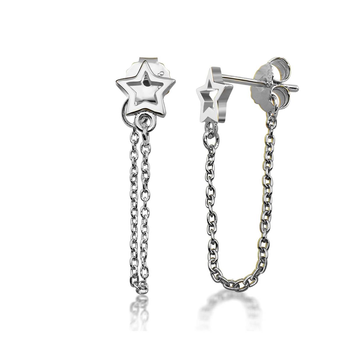 De Exclusief zilveren oorknoppen, zijn elegante knopjes gemaakt van zilver met een glanzende afwerking. Ze hebben een zilverkleur en een grootte van 20 mm. Perfect voor dagelijks gebruik of speciale gelegenheden. Draag ze met opgestoken haar voor een verfijnde uitstraling of combineer ze met andere zilveren sieraden voor een geco&ouml;rdineerde look.