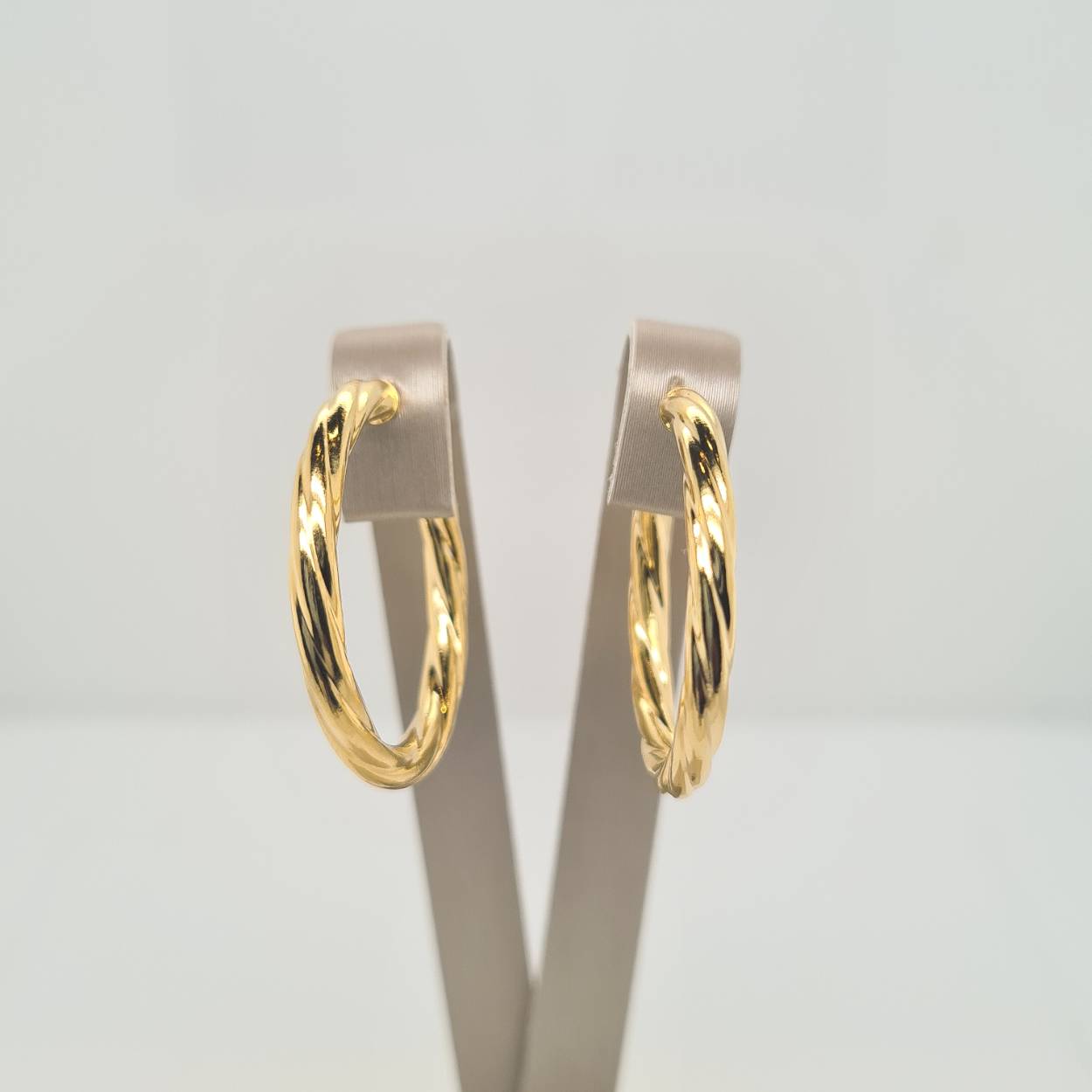 Ontdek de verfijnde sieraden van Mart Visser – puur design met karakter.