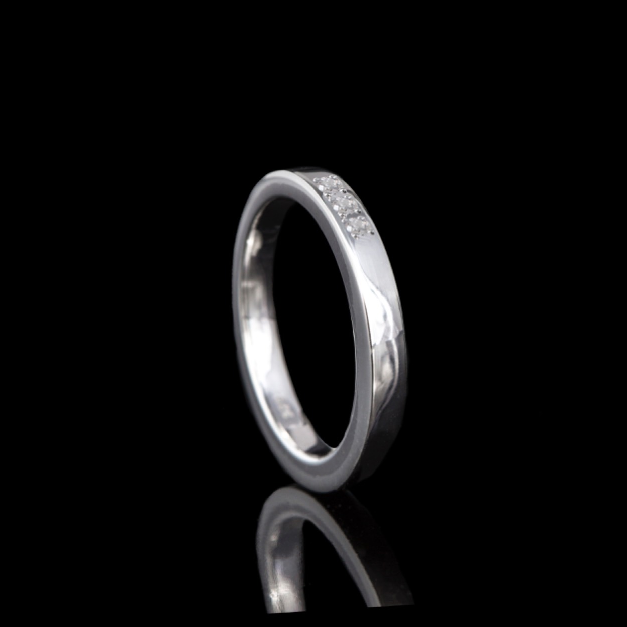 Zilveren ring om as in te doen