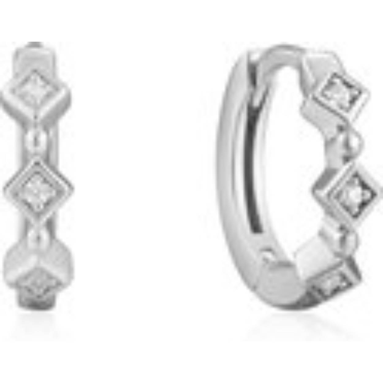 SPARKLE HUGGIE HOOPS
Upgrade je earparty met deze zilveren Sparkle Huggie Hoops van Ania Haie. Deze sprankelende oorbellen zijn de perfecte toevoeging aan elke look van een normale kantoor dag tot aan een chic diner!

HET MERK
Ania Haie is een trendy london-based sieradenmerk. De sieraden zijn allemaal 925 zilver gerhodineerd of goldplated. De sieraden zijn perfect om te combineren, maar opvallend genoeg om op zichzelf te dragen. 

SPECIFICATIES
- Sparkle Huggie Hoop Earrings
- Oorringen
- 925 zilver gerhodineerd
- 1,2cm
- AH E023-01H