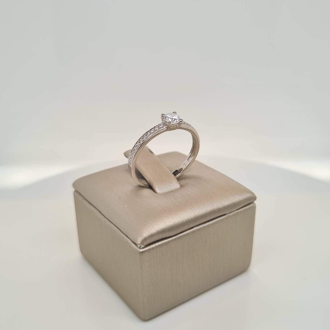 14krt gouden ring met zirkonia