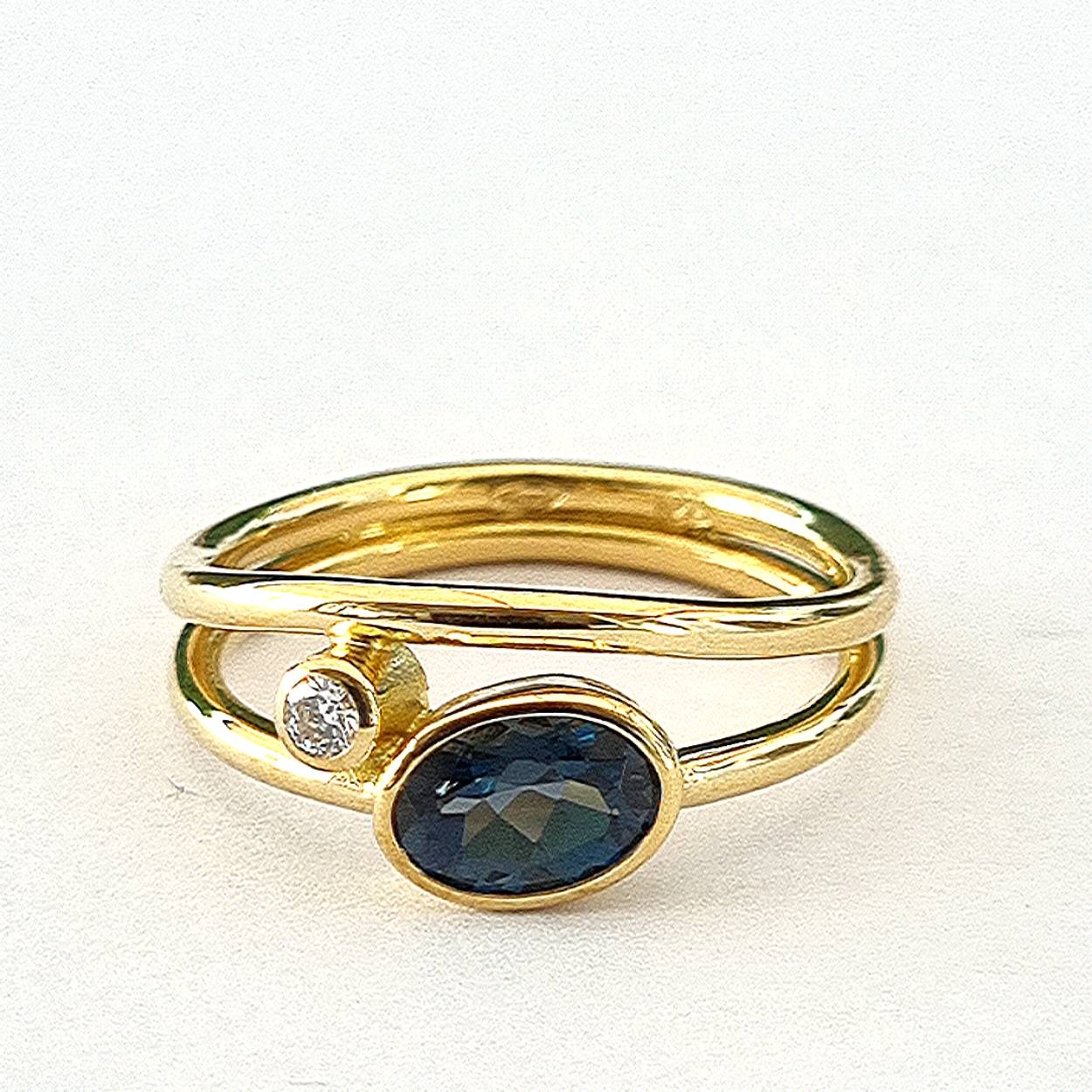 Ring goud 18kt met diamant en bl topaas
