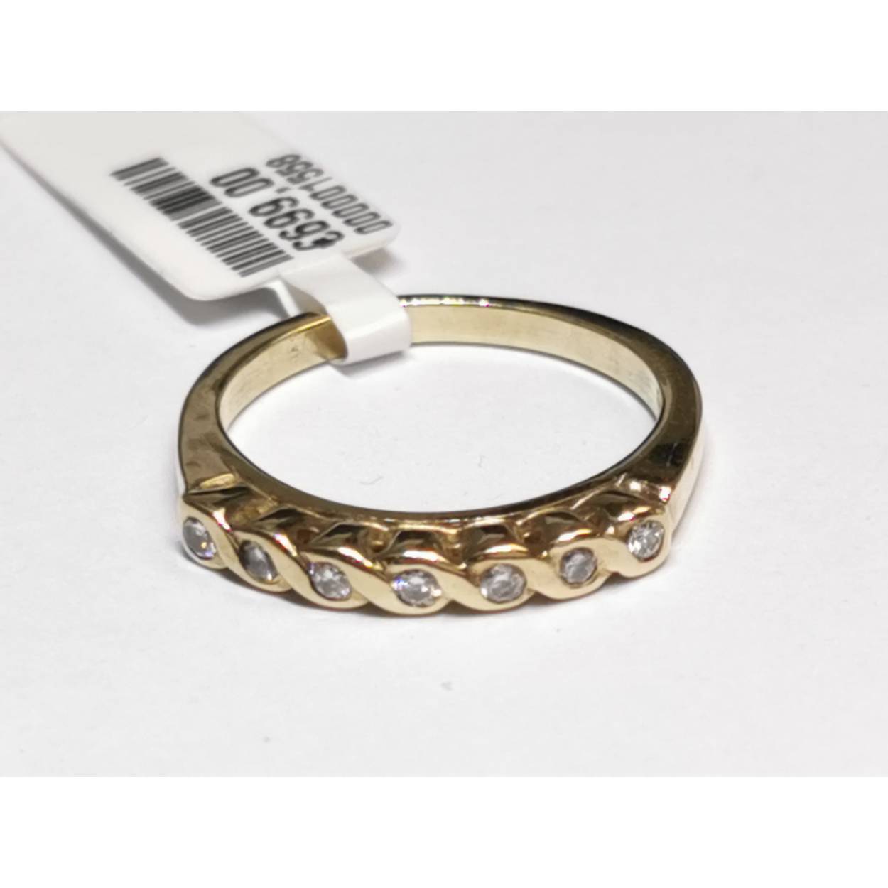 soort: Diamant
slijpvorm: briljant
karaat: 0.03
Helderheid: VS1
kleur: H
