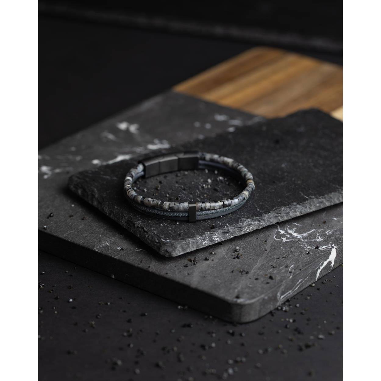 Triplux Grey armband van het merk Gemini.
De lengte is 20-21 cm (M-L).