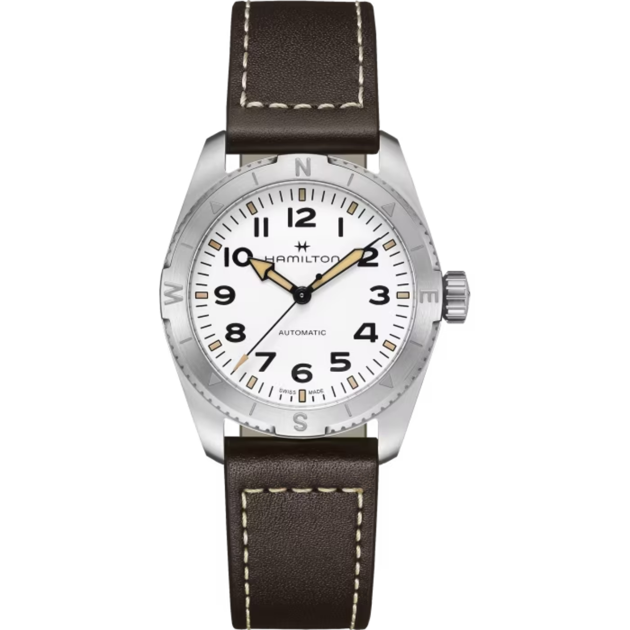 Automatic | 37mm | H70225510

Maak u klaar voor het ruige buitenleven met de Khaki Field Expedition, een all-terrain avonturenhorloge met een kompasdesign waarmee u met behulp van de zon overal naartoe kunt navigeren. Dit horloge, met zijn behuizing in een roestvrijstalen kast van 37 mm en een bruin lederen band, is voorzien van een schroefbare kroon om het uurwerk onder alle weersomstandigheden te beschermen. De robuuste Khaki Field Expedition heeft een witte, getextureerde wijzerplaat met een Super-LumiNova®-coating voor optimale leesbaarheid.