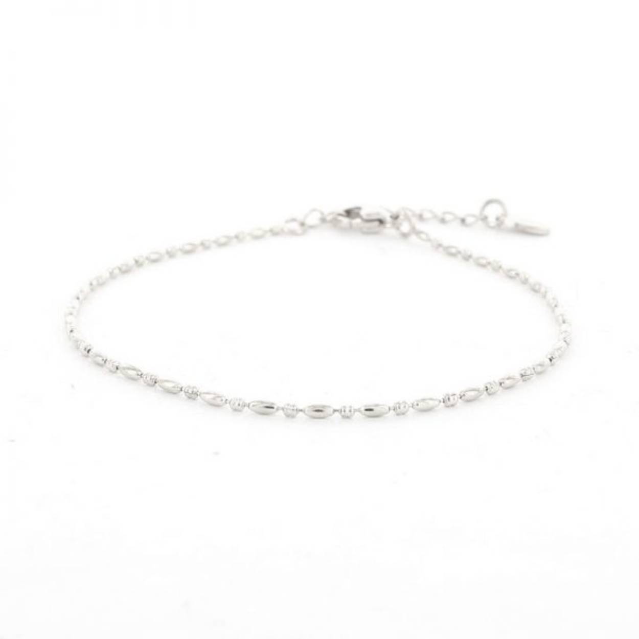 Schakelarmband met element gemaakt van edelstaal.

