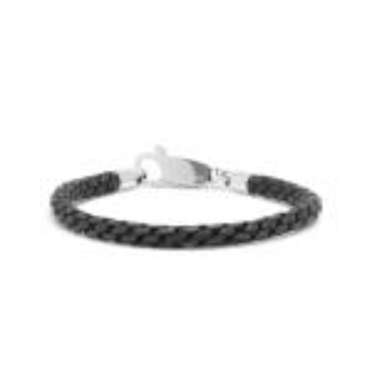 Dit zwarte lederen karabijn armbandje is subtiel gevlochten voor een klassieke uitstraling en sluit speels met een karabijnslotje. Het zachte, met de hand gevlochten leer belooft niet alleen comfort, maar ook een tijdloze esthetiek. Creëer een unieke look door dit armbandje te combineren met een van onze slanke zilveren armbandjes. Maak een statement van zelfexpressie en onderscheid jezelf met dit prachtige armbandje, waar vakmanschap en stijl samenkomen.
