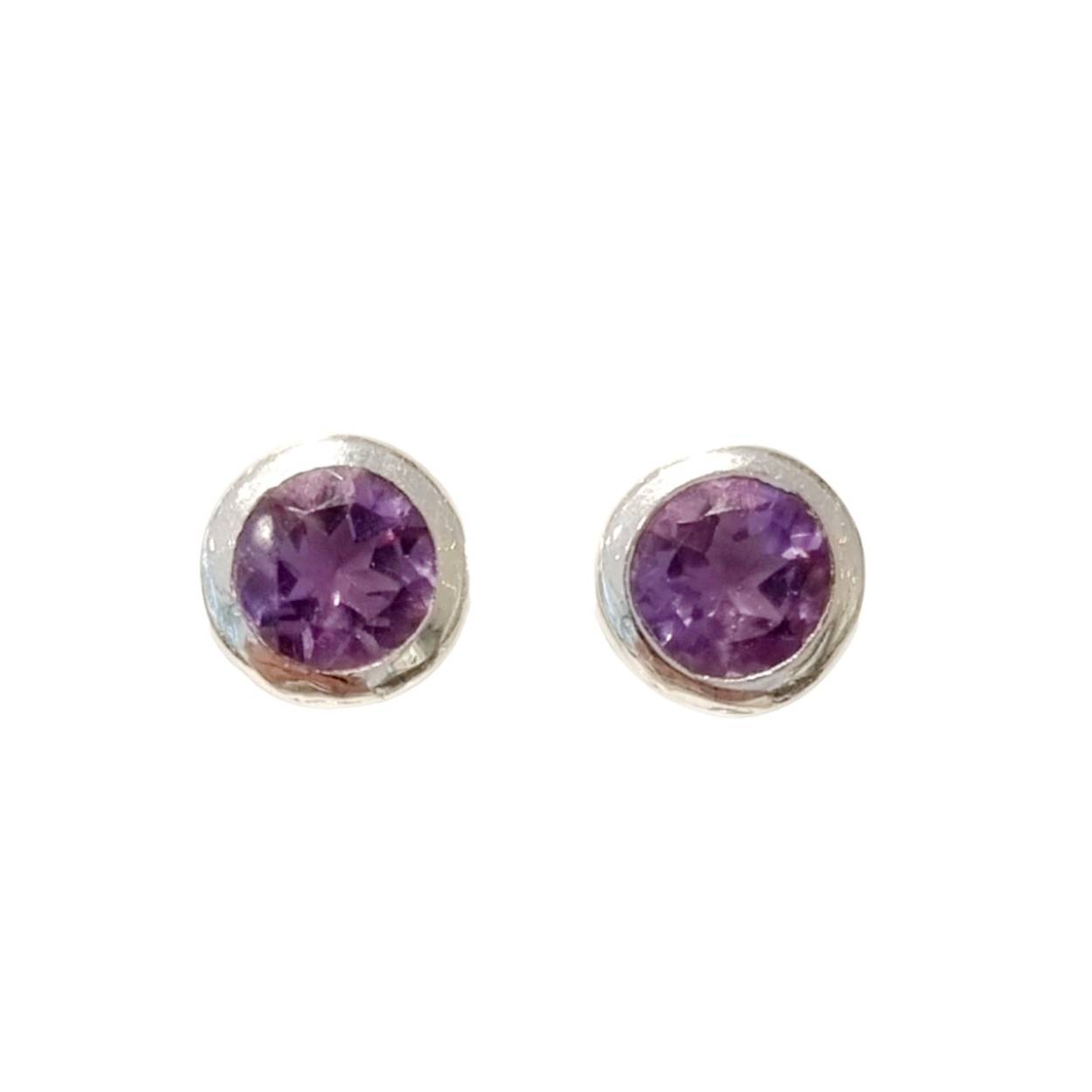 Zilver oorbellen met amethyst.