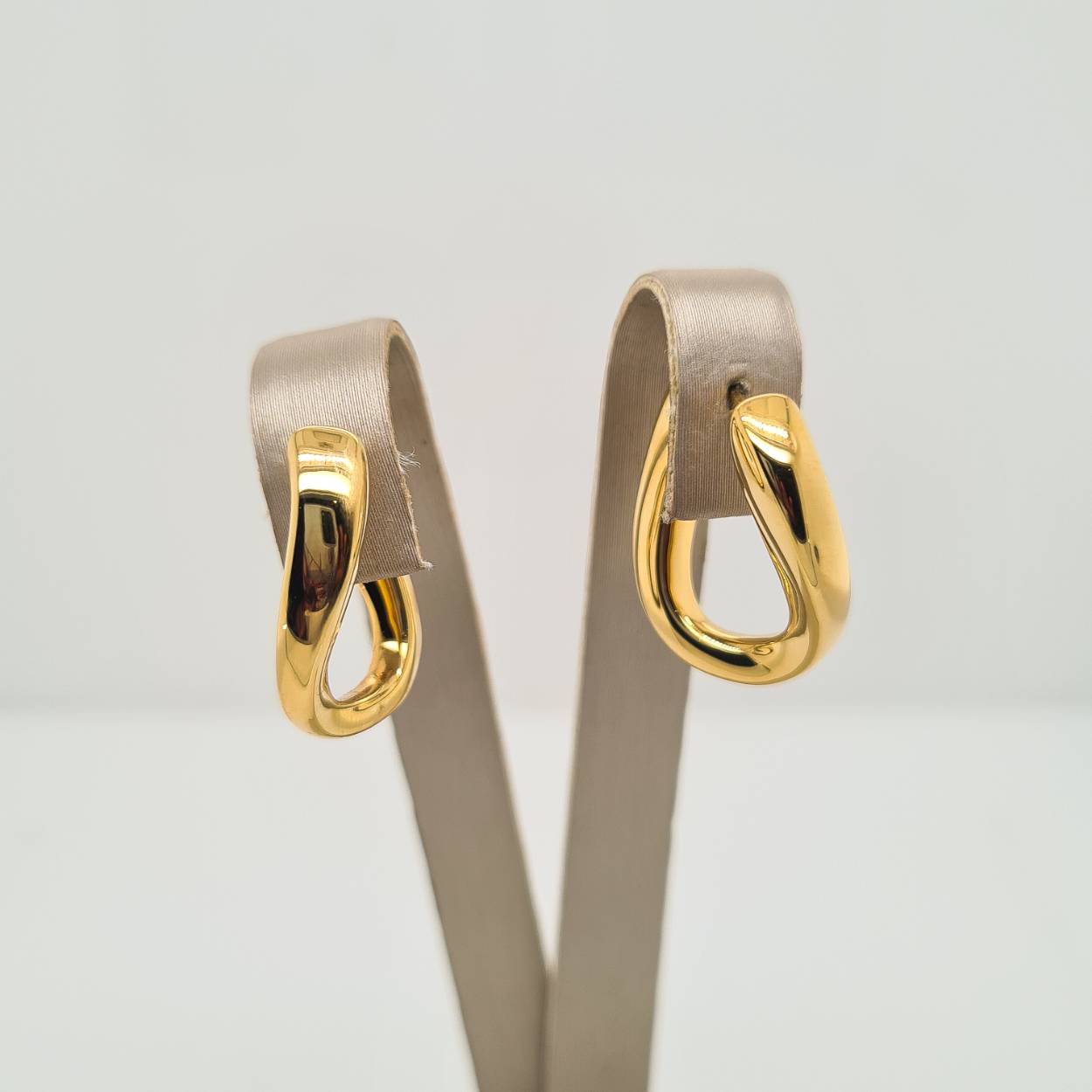 Prachtige 18krt gouden oorsieraden van het merk Monzario.

Referentienummer: O1216
