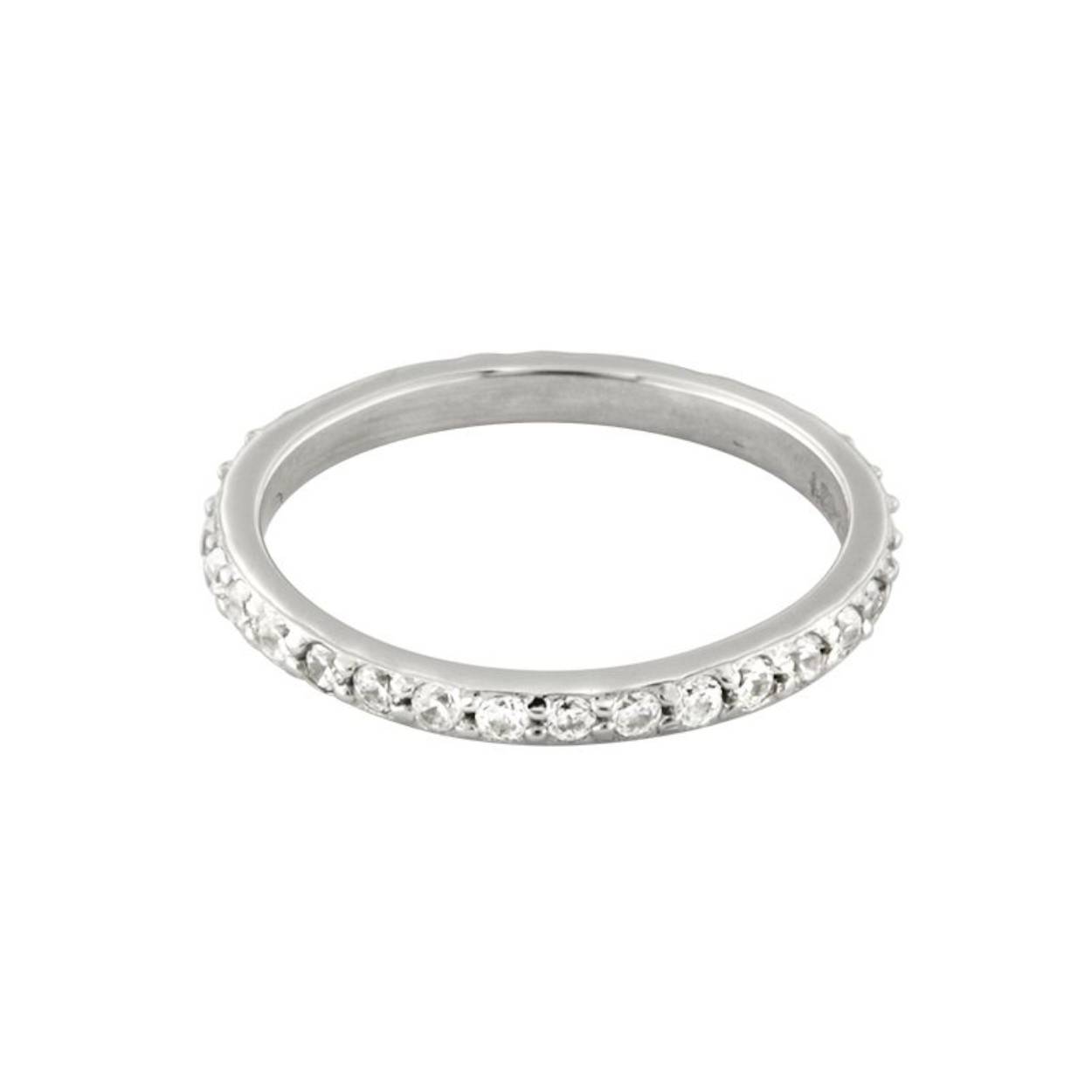 De Ceramic Ring bestaat uit een opengewerkte zilveren ring met zirkonen (verkrijgbaar in drie verschillende kleuren) waar een keramische ring tussen geschoven wordt. Keramiek staat bekend om zijn harde en sterke karakter, terwijl het materiaal zeer licht aanvoelt. De ringen zijn verkrijgbaar in zwart of wit, helemaal glad gepolijst of gefaceteerd. Om je ring nog mooier te maken kan je de Side ringen toevoegen. De Ceramic Rings van MY iMenso zijn een moderne, tijdloze aanwinst voor jouw sieradenverzameling!