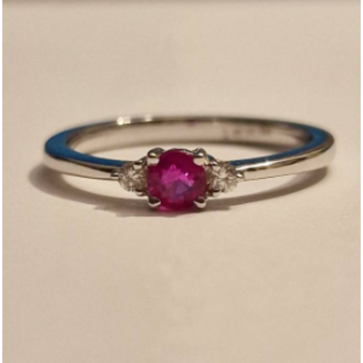 14k witgouden ring met robijn en diamant
