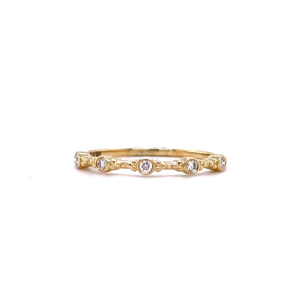 Geelgouden ring met diamant. 0,08ct H/SI.
Ringmaat 17.5. Maat is uiteraard aan te passen.
