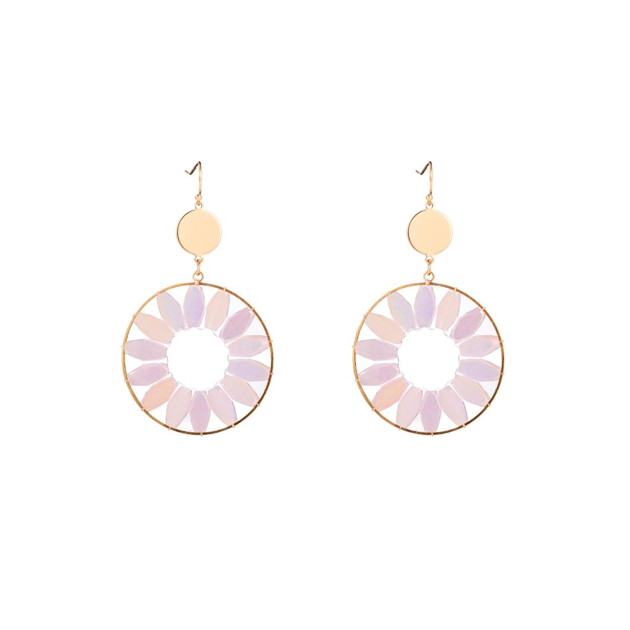 Van grote statement oorbellen tot klassieke oorringetjes of – knopjes - in onze collectie komen oorbellen in alle soorten en maten terug, maar steeds van mooie kwaliteit en in lijn met de laatste nieuwe trends.

Rays of Beads