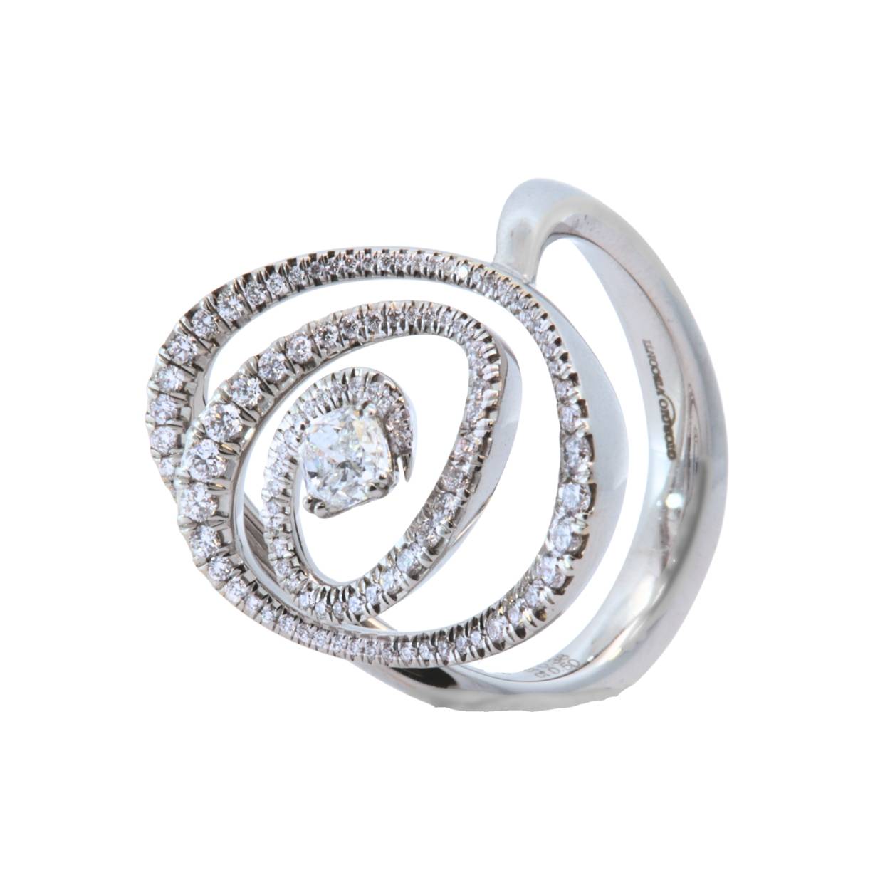 Witgouden ring , spiraalvorm met diamanten en centraal een vierkante diamant.