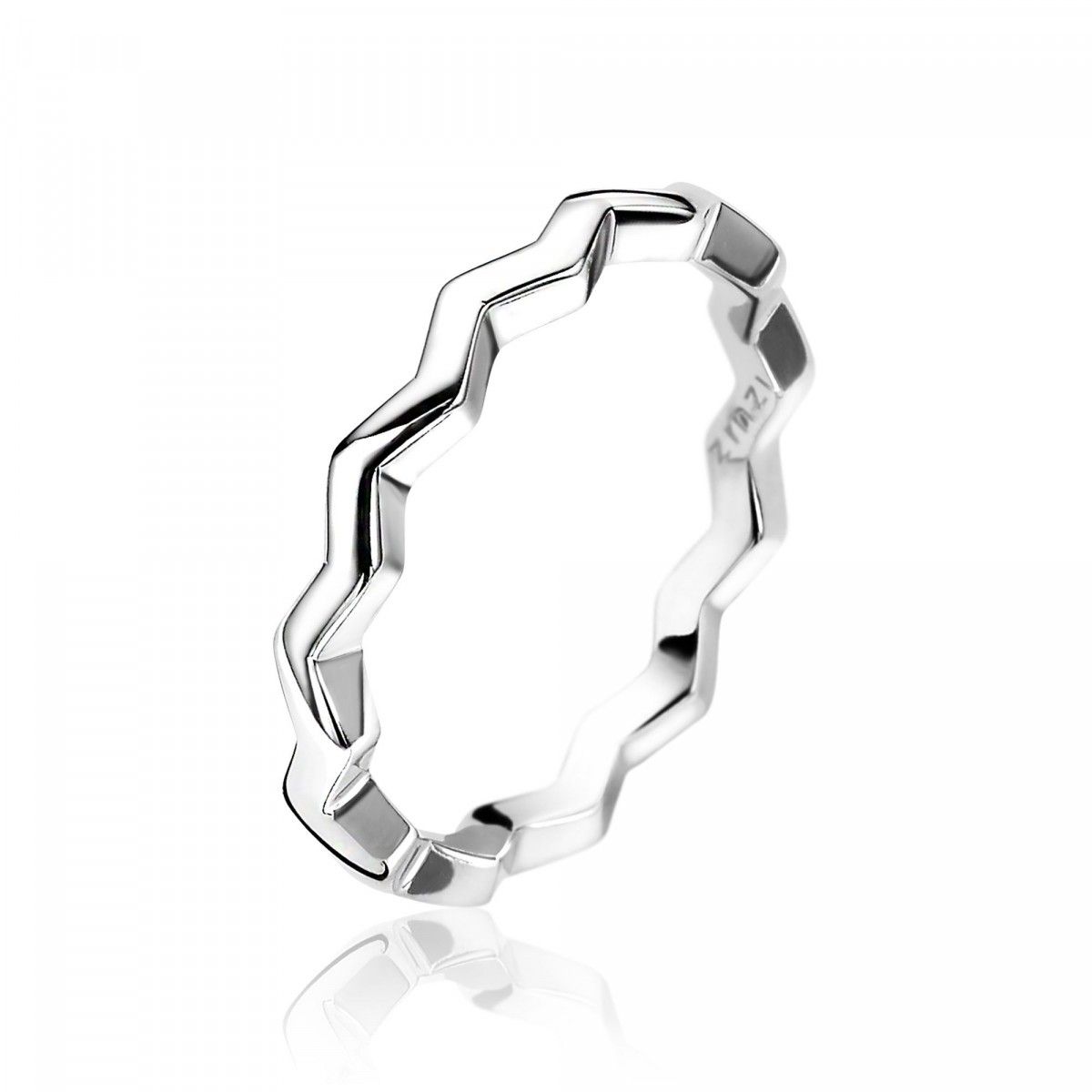 ZINZI zilveren gladde aanschuifring met zig zag motief. Gemakkelijk te combineren met andere zilveren Zinzi aanschuifringen. Mix & match! De ring is vervaardigd van eerste gehalte zilver (925) en met extra rodiumlaag voor mooie glans