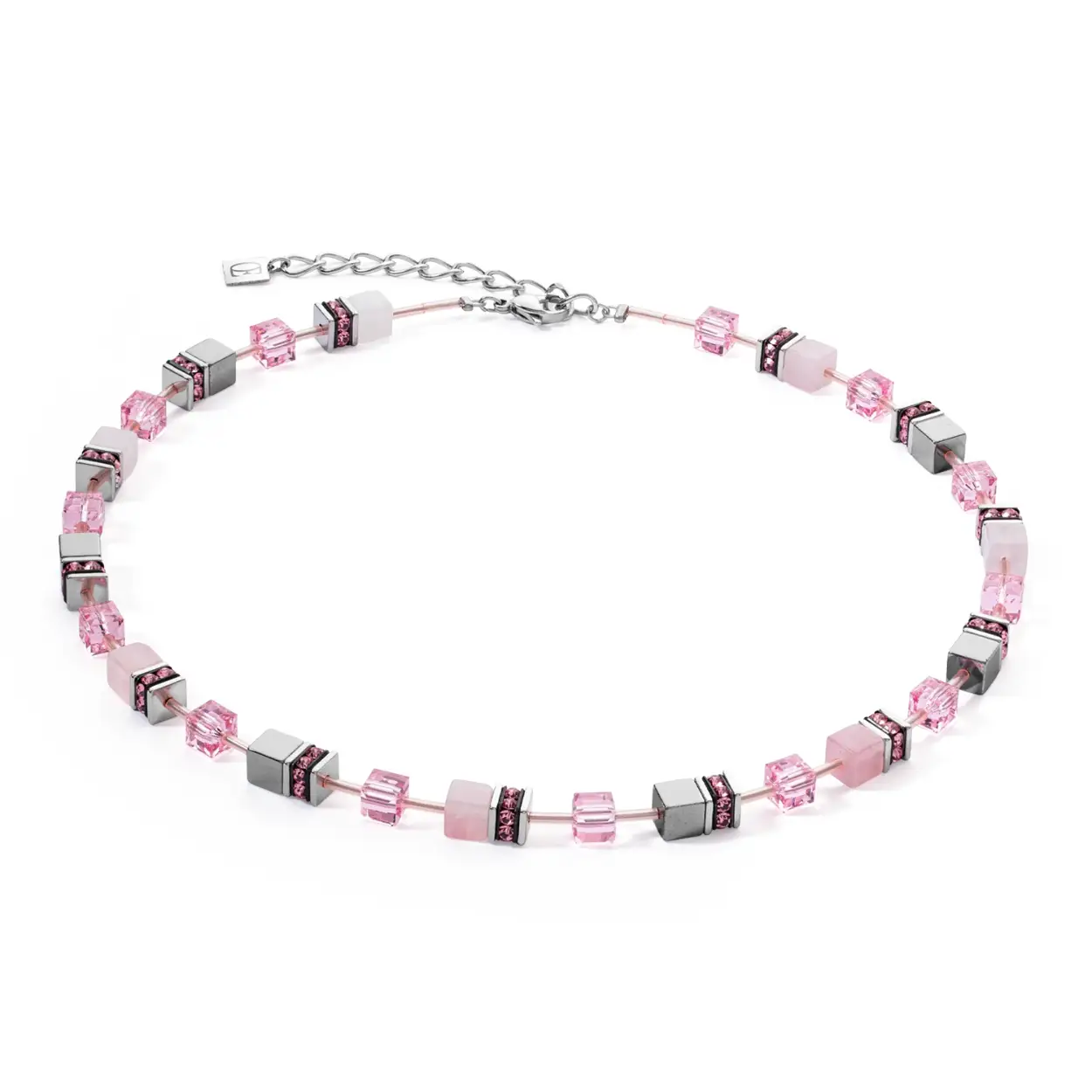 Deze prachtige ketting 4017/10-1900 van het merk Coeur de Lion geeft u zeker elke dag een goed gevoel. Dit collier behoort tot de Geocube-collectie.

Deze ketting heeft een lengte van 42 cm t/m 48 cm (verstelbaar - alle maten), wat voor veel dames perfect is. Maar ook door zijn mooie look is dit collier voor veel dames natuurlijk een prachtig sieraad. De breedte van 6 mm is daarnaast een mooie combinatie met de lengte, zodat er sierlijkheid én stevigheid ontstaat.