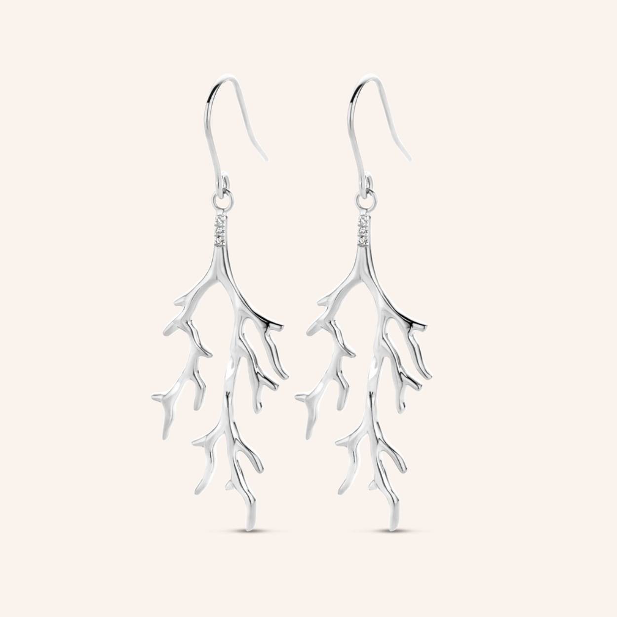 Flowing bare branches, handset with 3x white diamonds, these chandelier earrings, sporting a natural and organic look, deeply rooted in pure elegance.




Ref: M2329 | Earrings | 925 Sterling Silver | 40.00 x 18.00 x 1.20 mm | White Diamond: 6pc