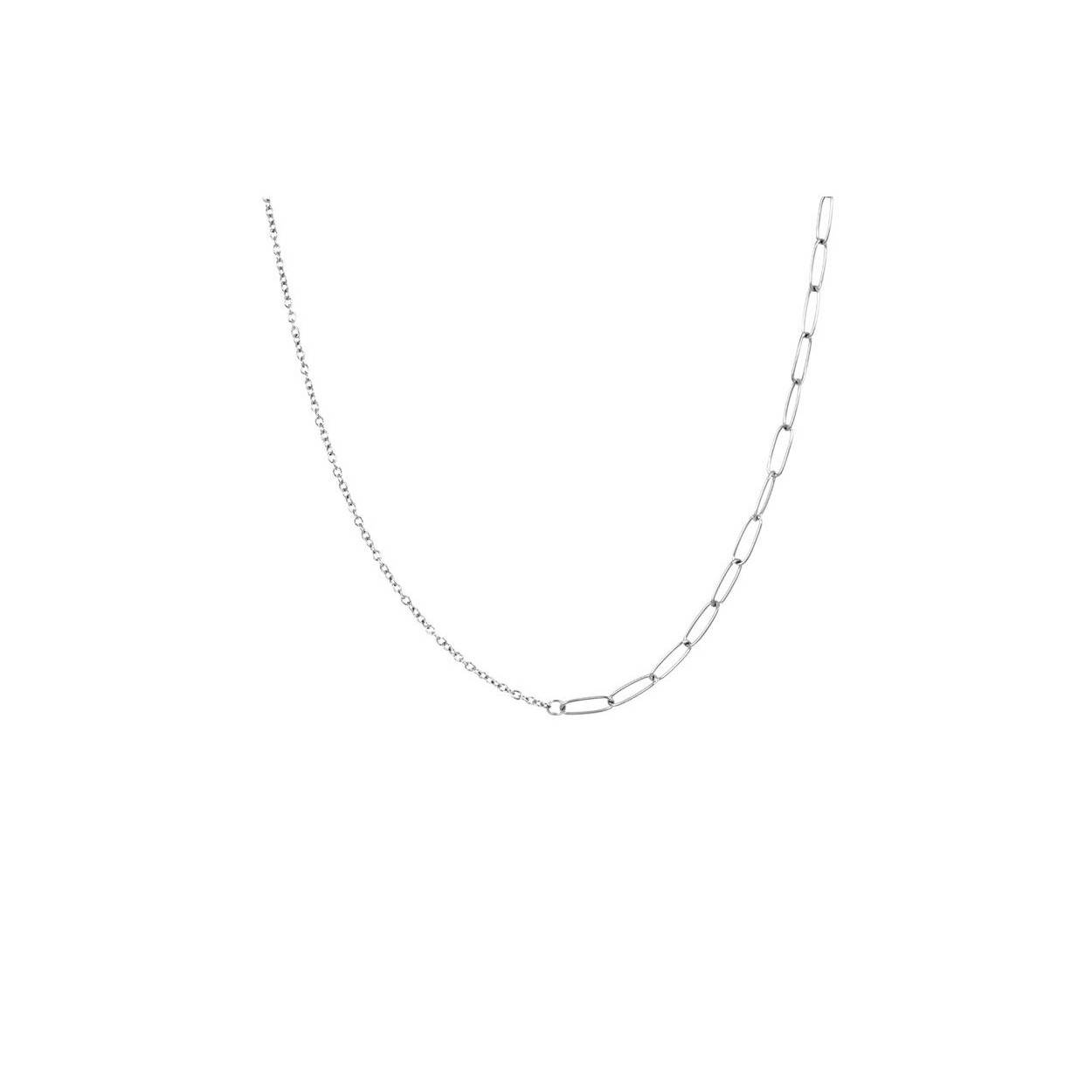 De iXXXi ketting Square Slim is gemaakt van stainless steel. De ketting bestaat aan de ene kant uit een grove zilverkleurige schakel en aan de andere kant uit een fijne zilverkleurige schakel. De collier heeft een lengte van 45 - 50 centimeter. Combineer meerdere zilverkleurige iXXXi kettingen in verschillende lengtes met elkaar voor de complete look. Deze iXXXi ketting Square Slim is ook verkrijgbaar in de kleuren goud en rosé goud.