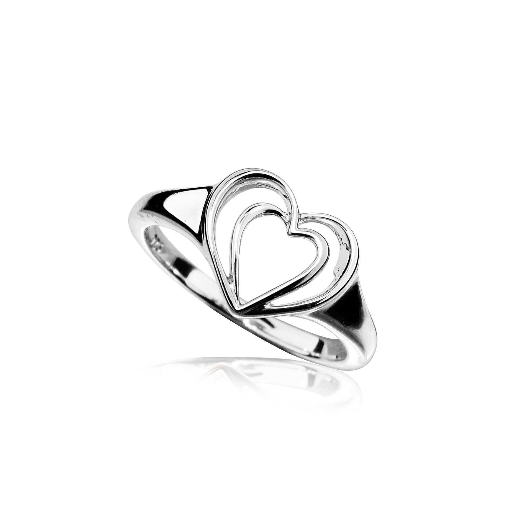 Deze 925 zilveren ring is ontzettend leuk! Deze ring is volledig glad gepolijst en aan de bovenzijde zijn twee harten in elkaar verwerkt. Dit sieraad is onderdeel van een onwijs leuk setje van een ring, hanger en oorsieraden.

Set productnummers:
Ring: R002
Hanger: H002
Oorsieraad: O002