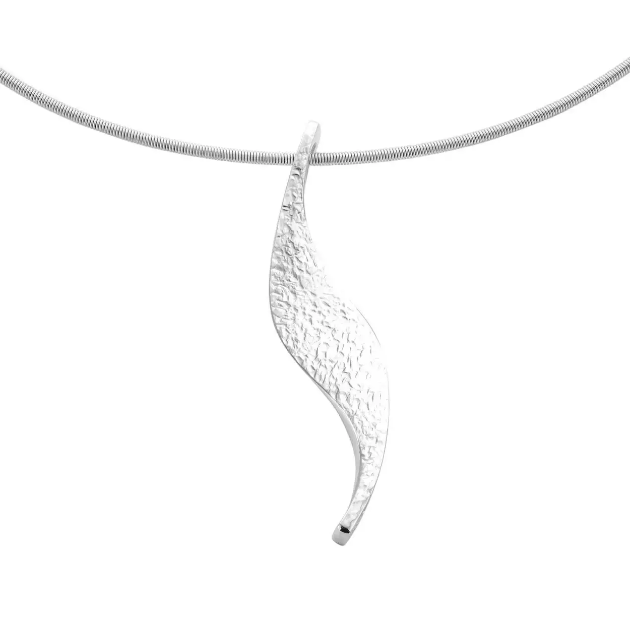 Afwerking	
Hamerslag / gepolijst

Gewicht	
12 gram

Categorie	
Hangers

Artikelnummer	
AG12306-F

Materiaal	
Zilver

Maatwerk	
Een NOL sieraad maken we in ieder gewenst edelmetaal en met de afwerking die u wenst.
