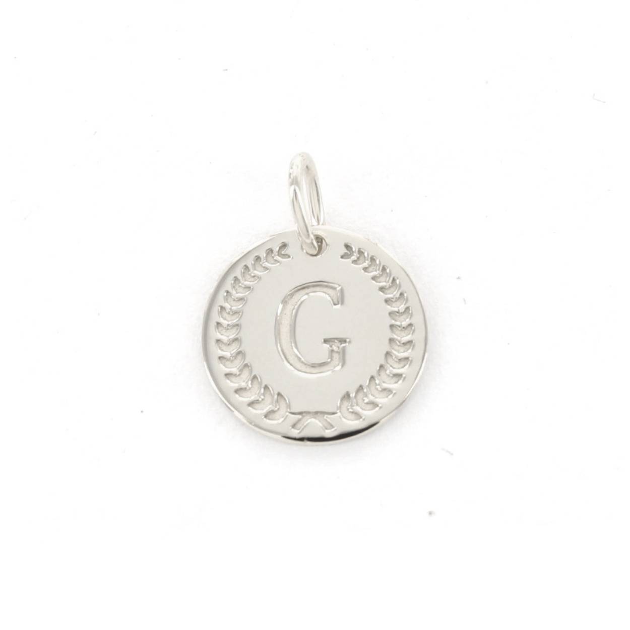 Voor deze hanger heb je een Imotionals ketting nodig. Imotionals kettingen hebben een klein oogje dat door de hanger past.

De collectie hangers en bedels van Imotionals bestaan uit initialen en symbolen. Kies je collier en bedel(s) naar keuze en creëer zo je gepersonaliseerde Necklace.  Je schuif de bedel aan het collier, de lengte kun je zelf bepalen, en hoe leuk is is om 2 of 3 lengtes samen te dragen. Creëer your own Necklace Party.

Imotionals is een zilveren sieradenlijn bestaande uit dunne colliers en hangertjes, het laatste in de vorm van initialen en symbolen. waarmee je door middel van colliers, initialen en symbolen expressie geeft aan jou gevoelens of gedachten.

Een letter sieraad zorgt ervoor dat je jouw look een persoonlijke touch kan geven. Kies voor je eigen letter of de letter van je beste vriendin, vriend, moeder of iemand anders die je dierbaar is. Je kunt er zelfs een hele naam aan hangen, met bijvoorbeeld een hartje of sterretje symbool voor extra betekenis. Ook mega leuk om te geven als cadeautje. Get it before it's gone!